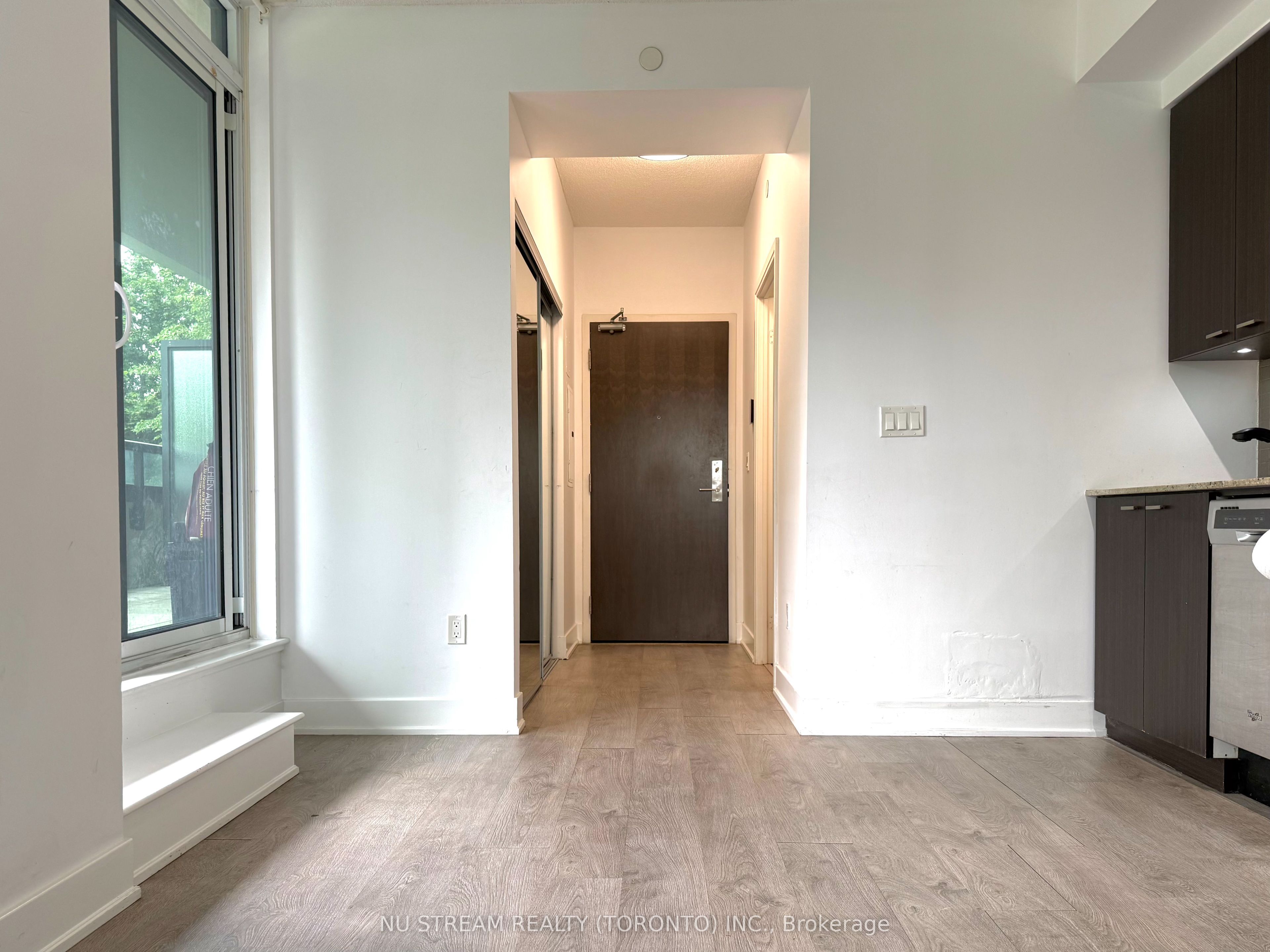 88 Sheppard Avenue E 211, Toronto, ON M2N 0G9 photo 5