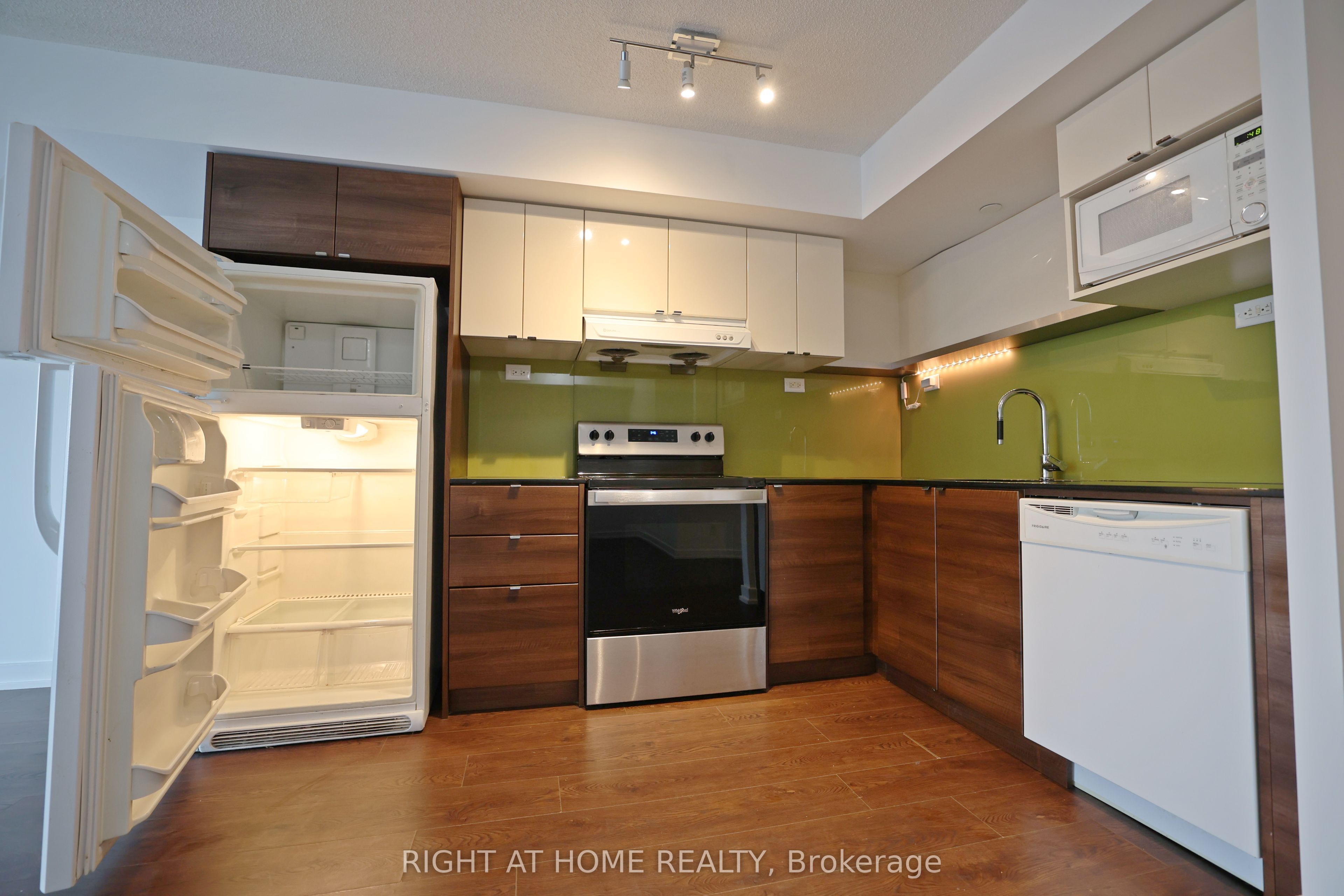 72 esther shiner Boulevard 308, Toronto, ON M2K 0C4 photo 5