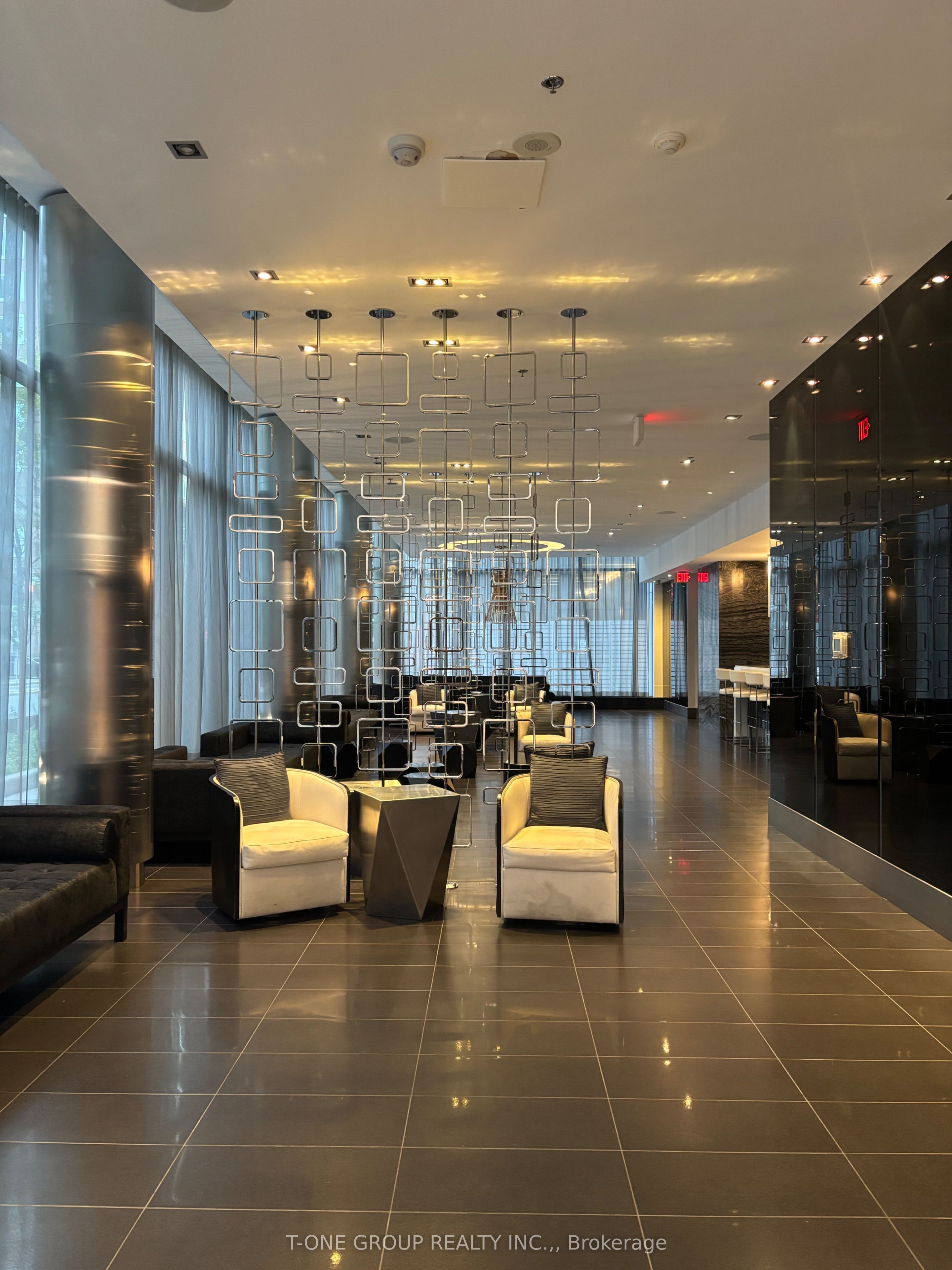 28 Ted Rogers Way 2204, Toronto, ON M4Y 2J4 photo 3