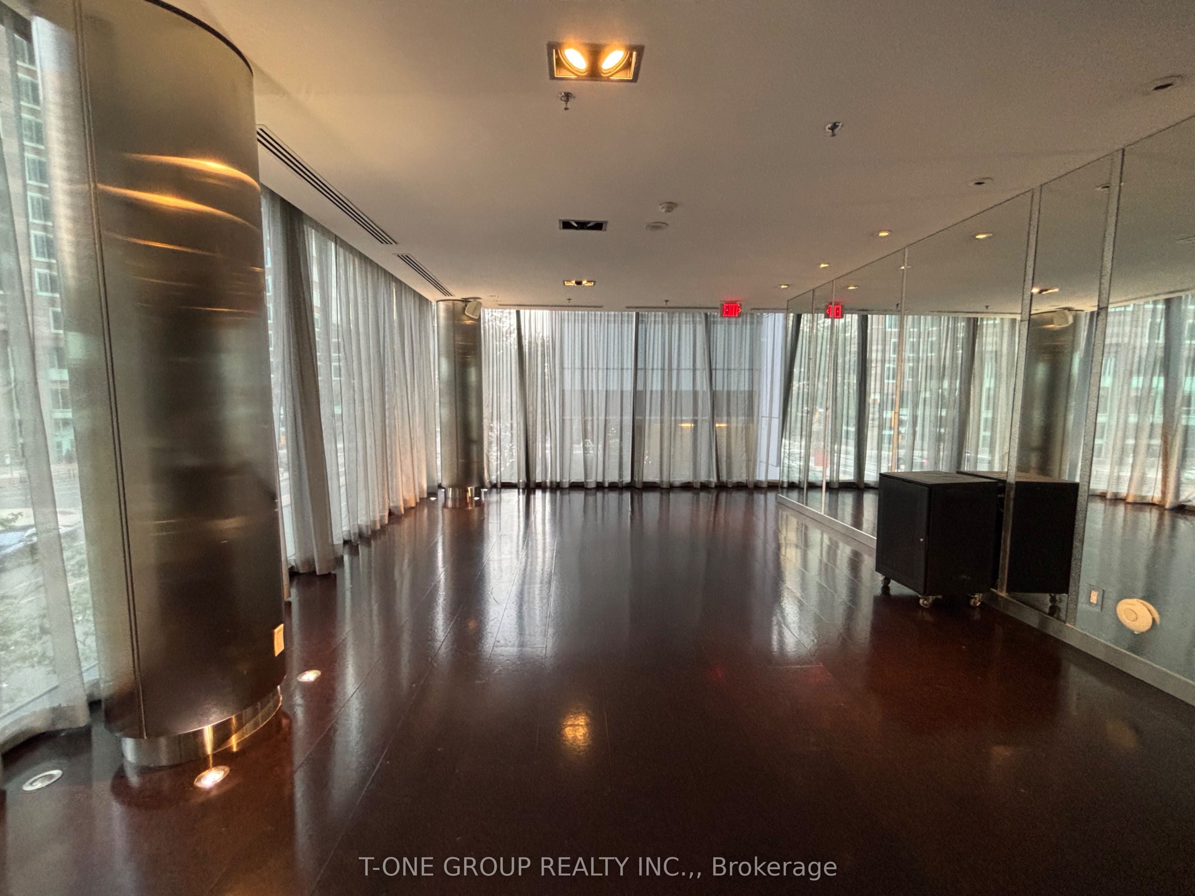 28 Ted Rogers Way 2204, Toronto, ON M4Y 2J4 photo 4