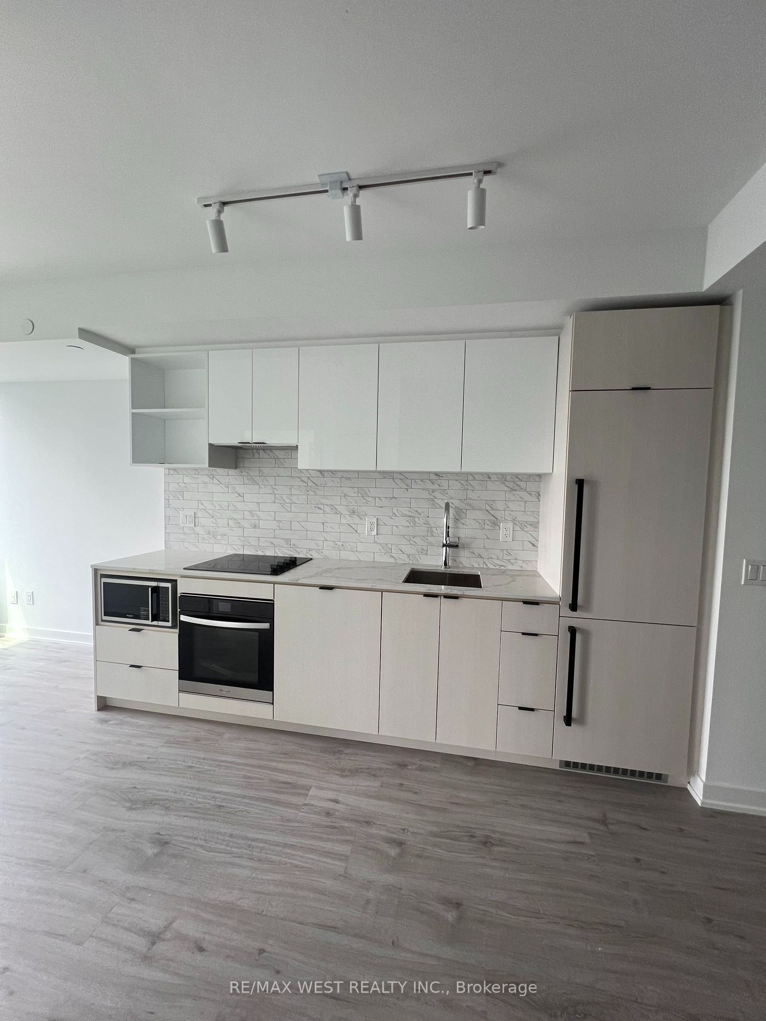 252 Church Street, Toronto, ON M5B 1Z2 photo 2