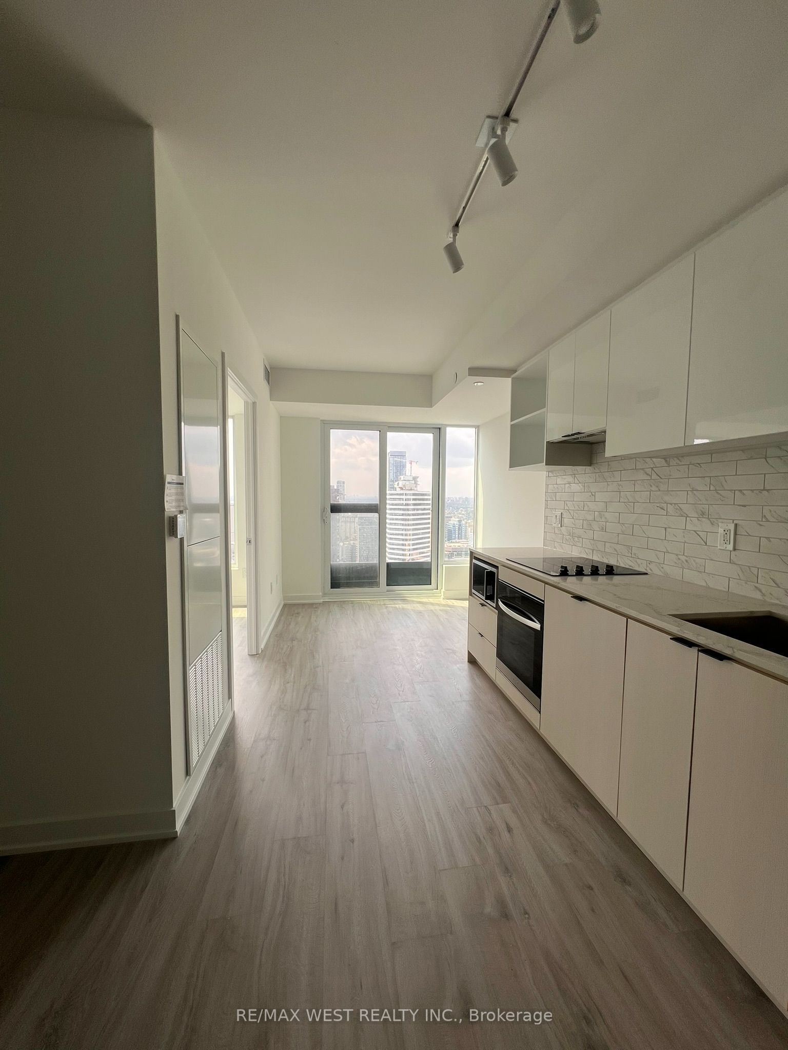 252 Church Street, Toronto, ON M5B 1Z2 photo 3