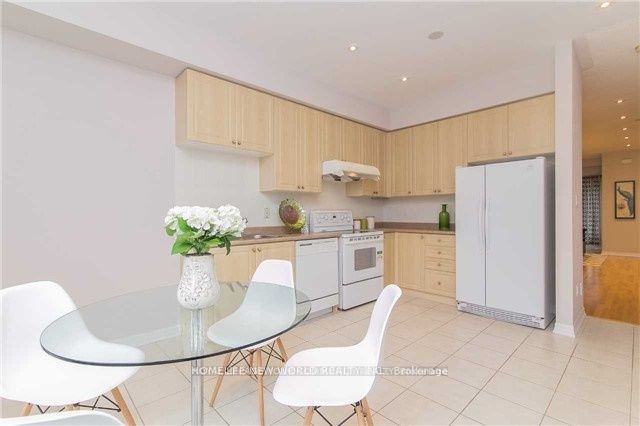 6 Altamont Road Upper, Toronto, ON M2M 1S4 photo 4