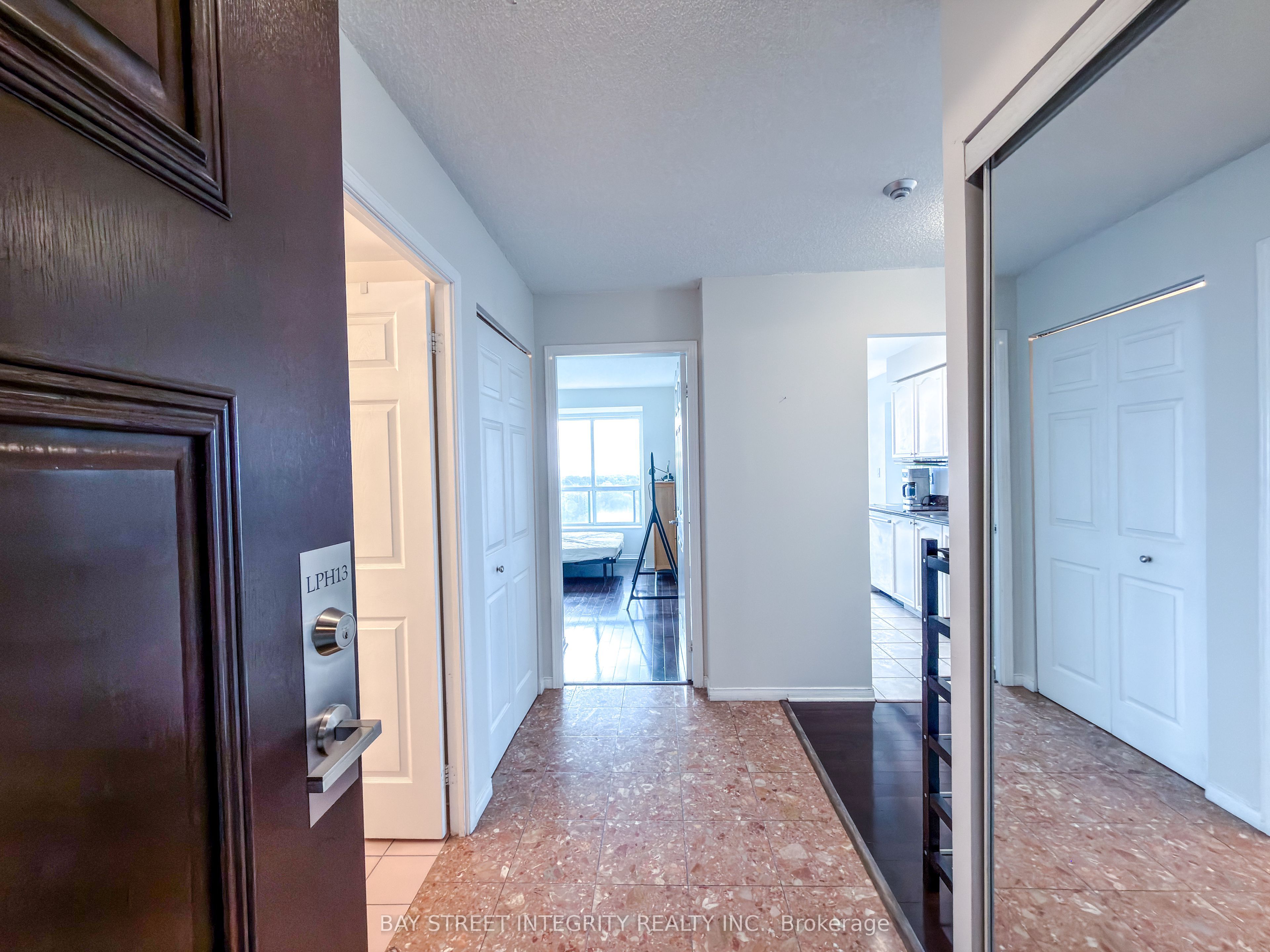 39 Pemberton Avenue Lph13, Toronto, ON M2M 4L6 photo 3