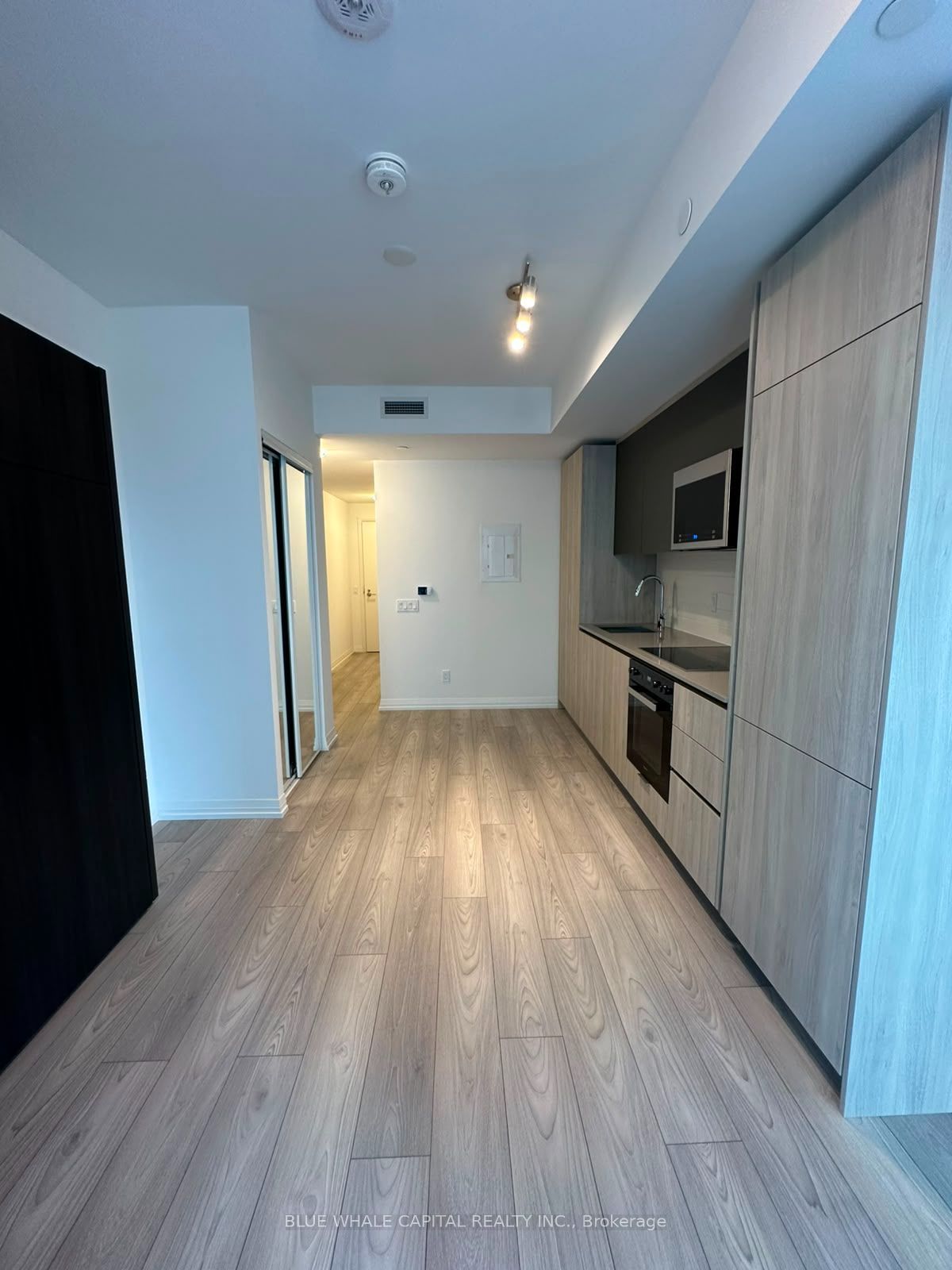 400 King Street W 2026, Toronto, ON M5V 0X8 photo 4
