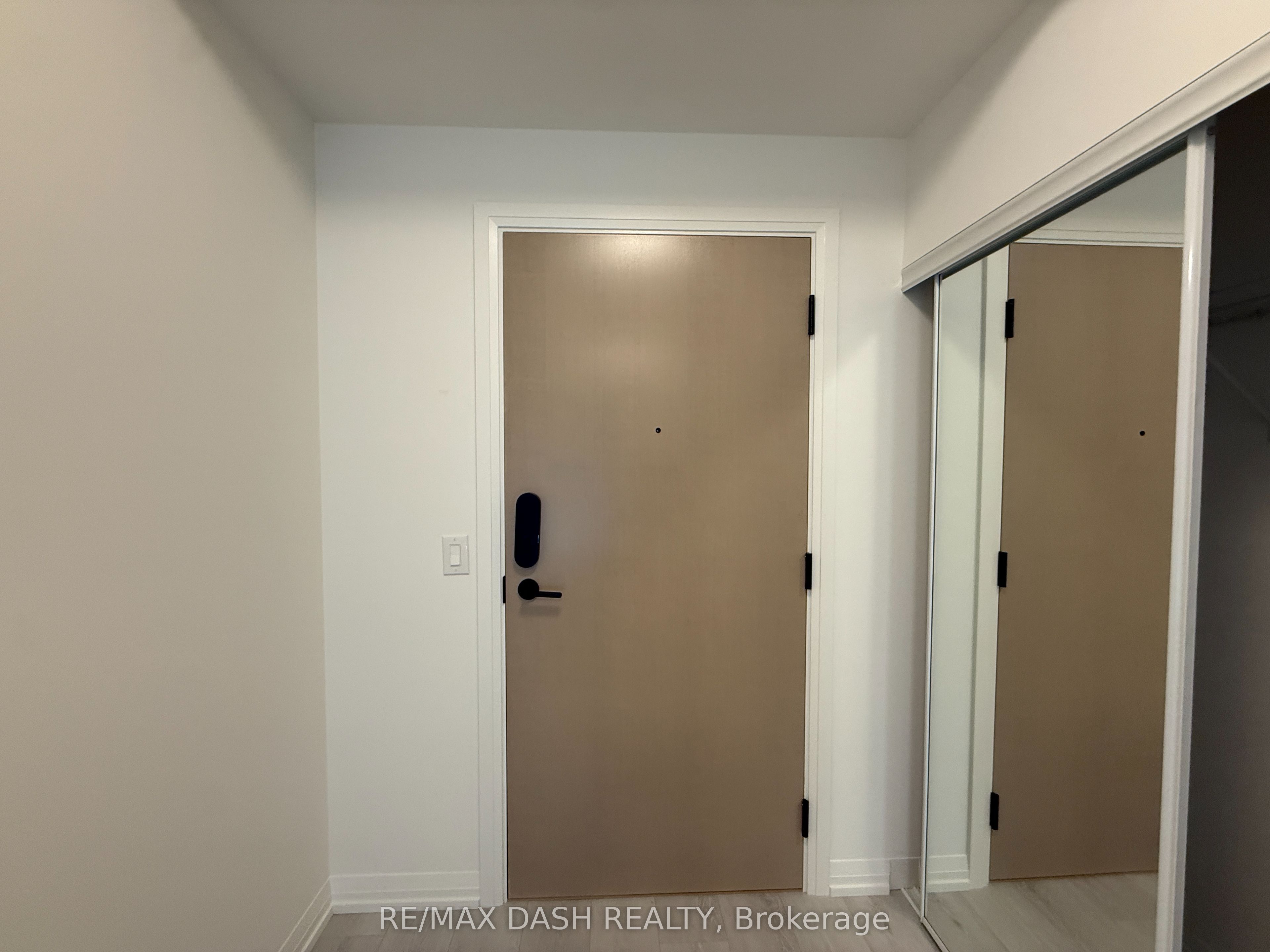 280 Dundas Street W 708, Toronto, ON M5T 0E3 photo 2