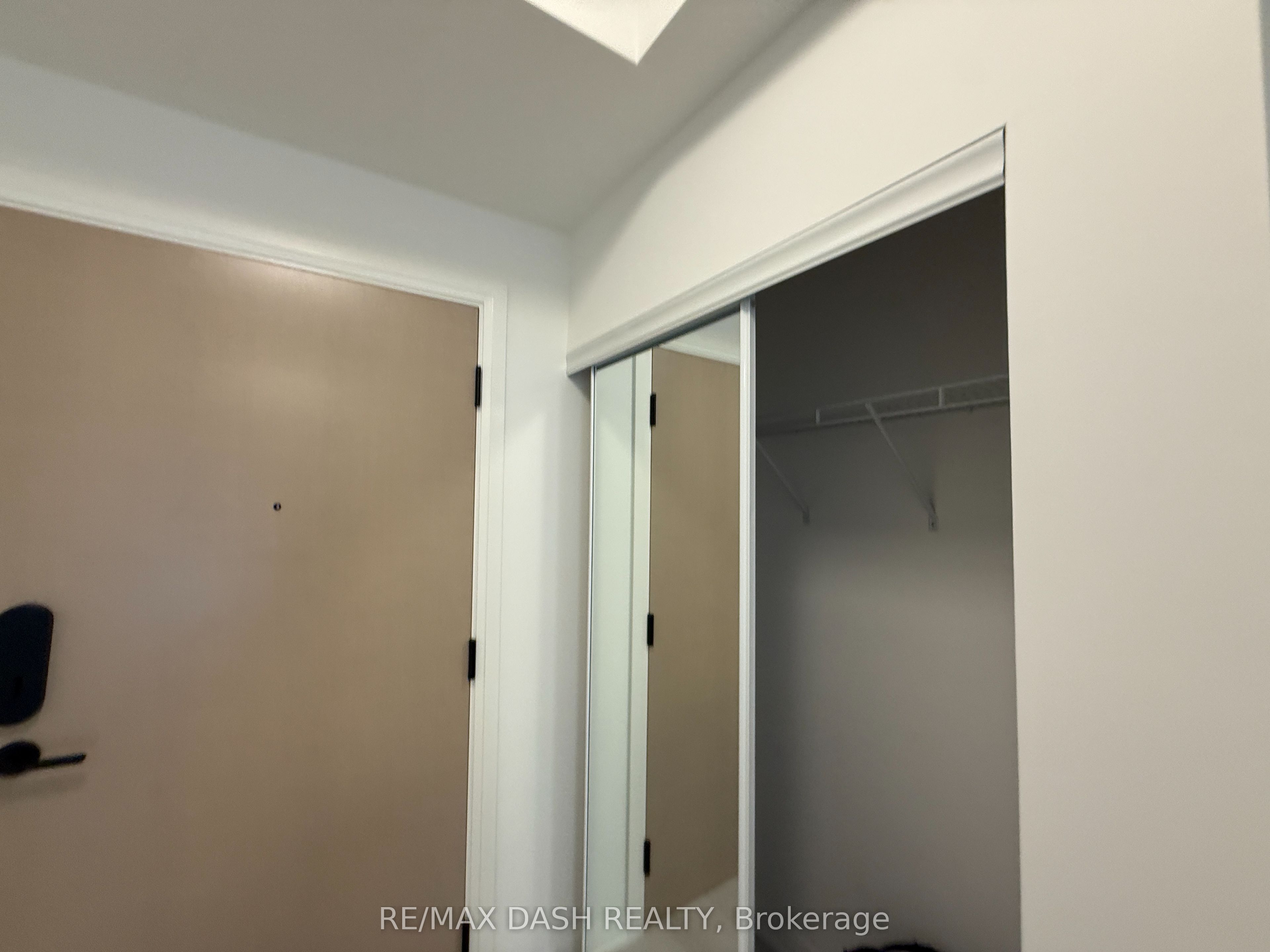 280 Dundas Street W 708, Toronto, ON M5T 0E3 photo 3