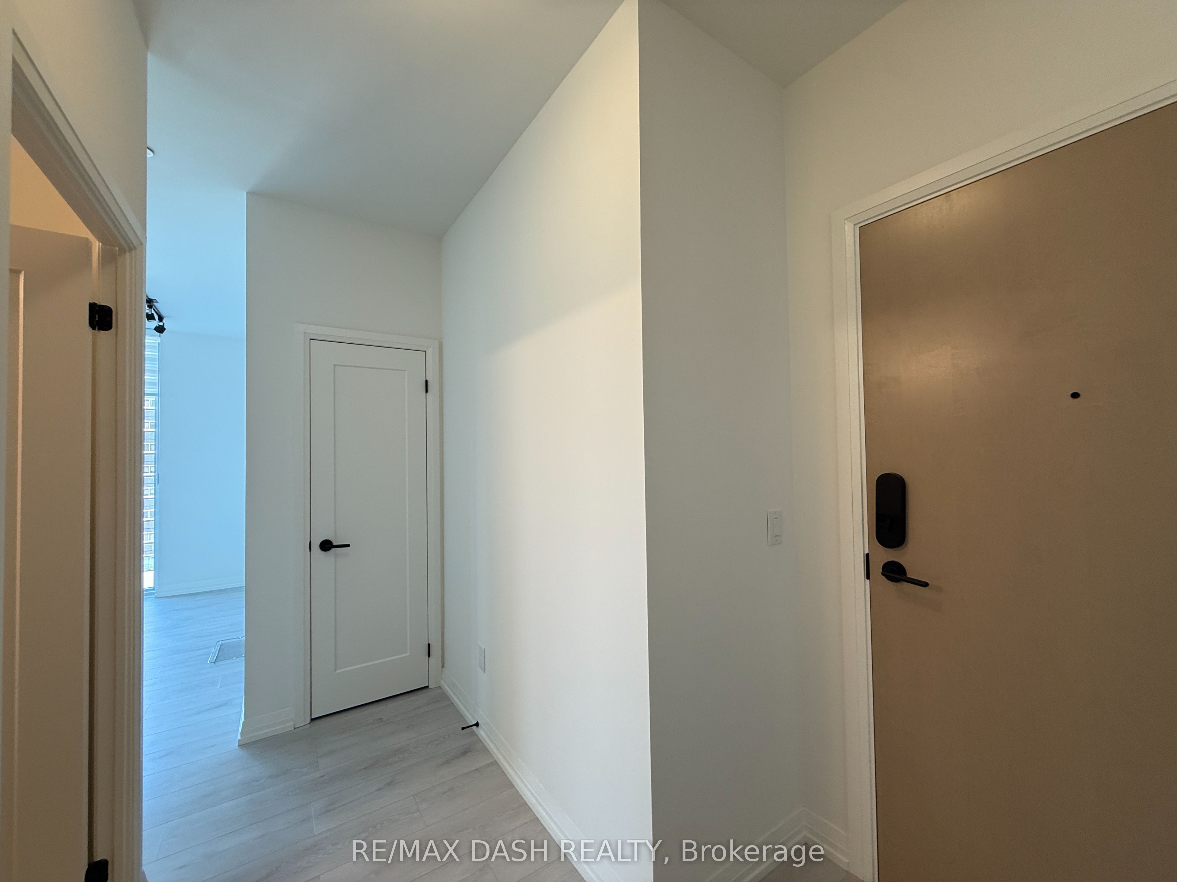 280 Dundas Street W 901, Toronto, ON M5T 0E3 photo 2