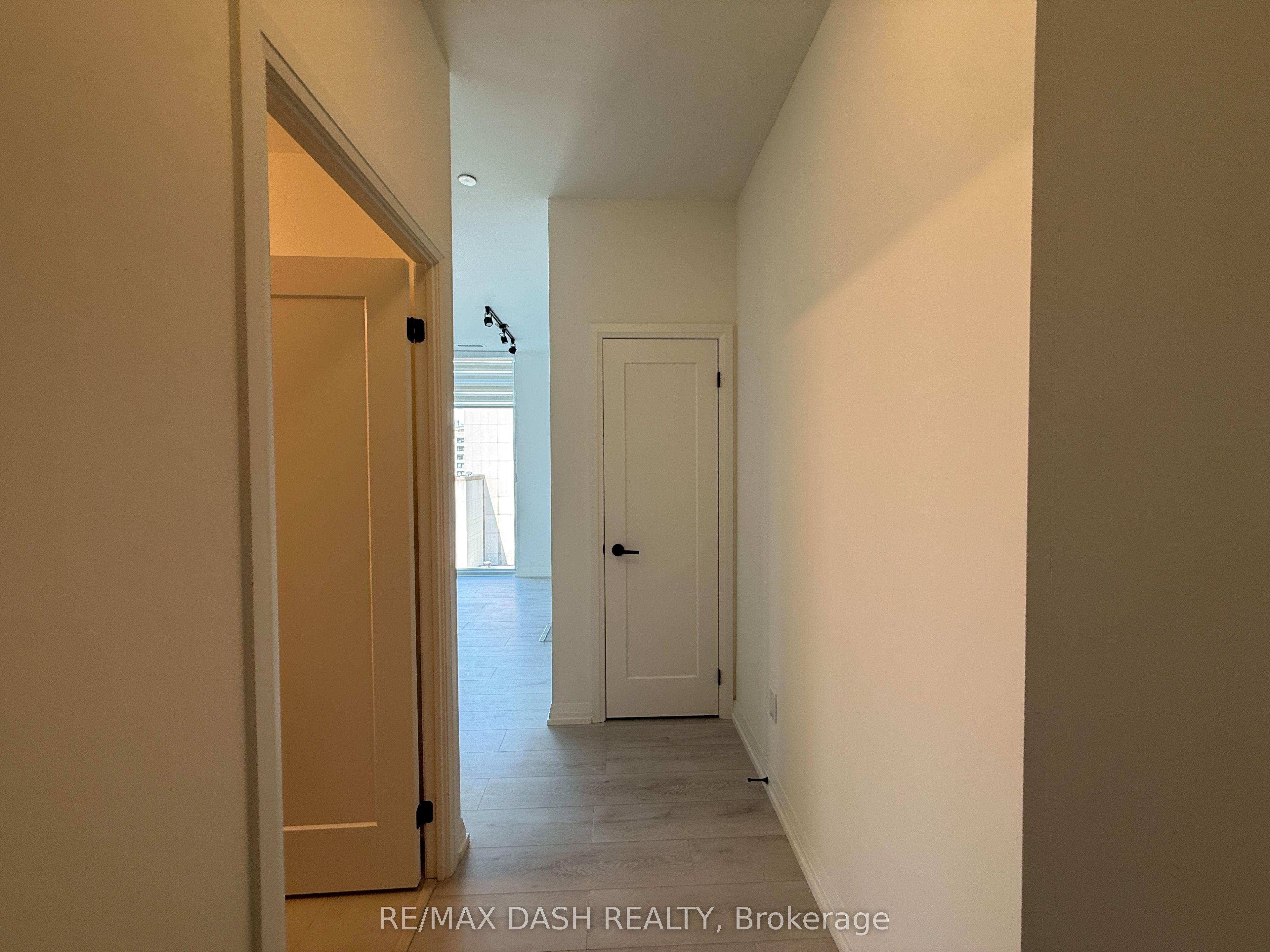 280 Dundas Street W 901, Toronto, ON M5T 0E3 photo 3