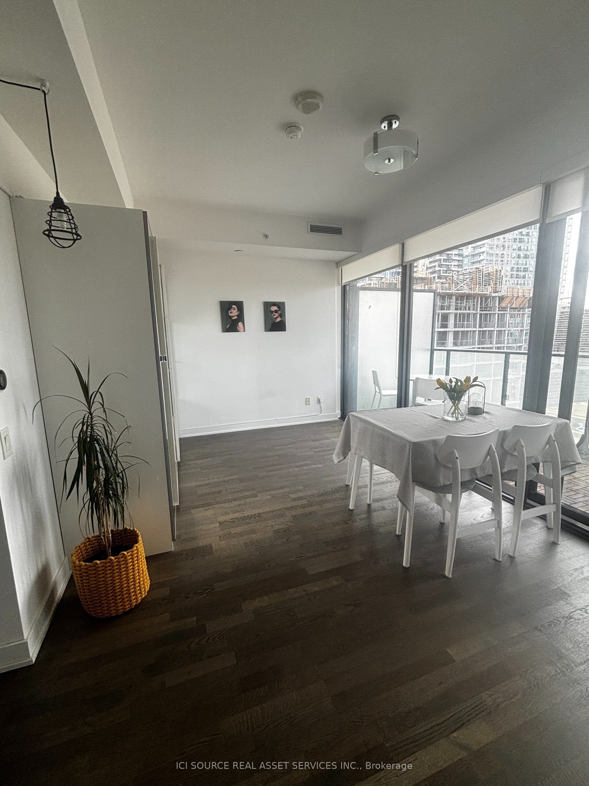 185 Roehampton Avenue 1304, Toronto, ON M4P 1R4