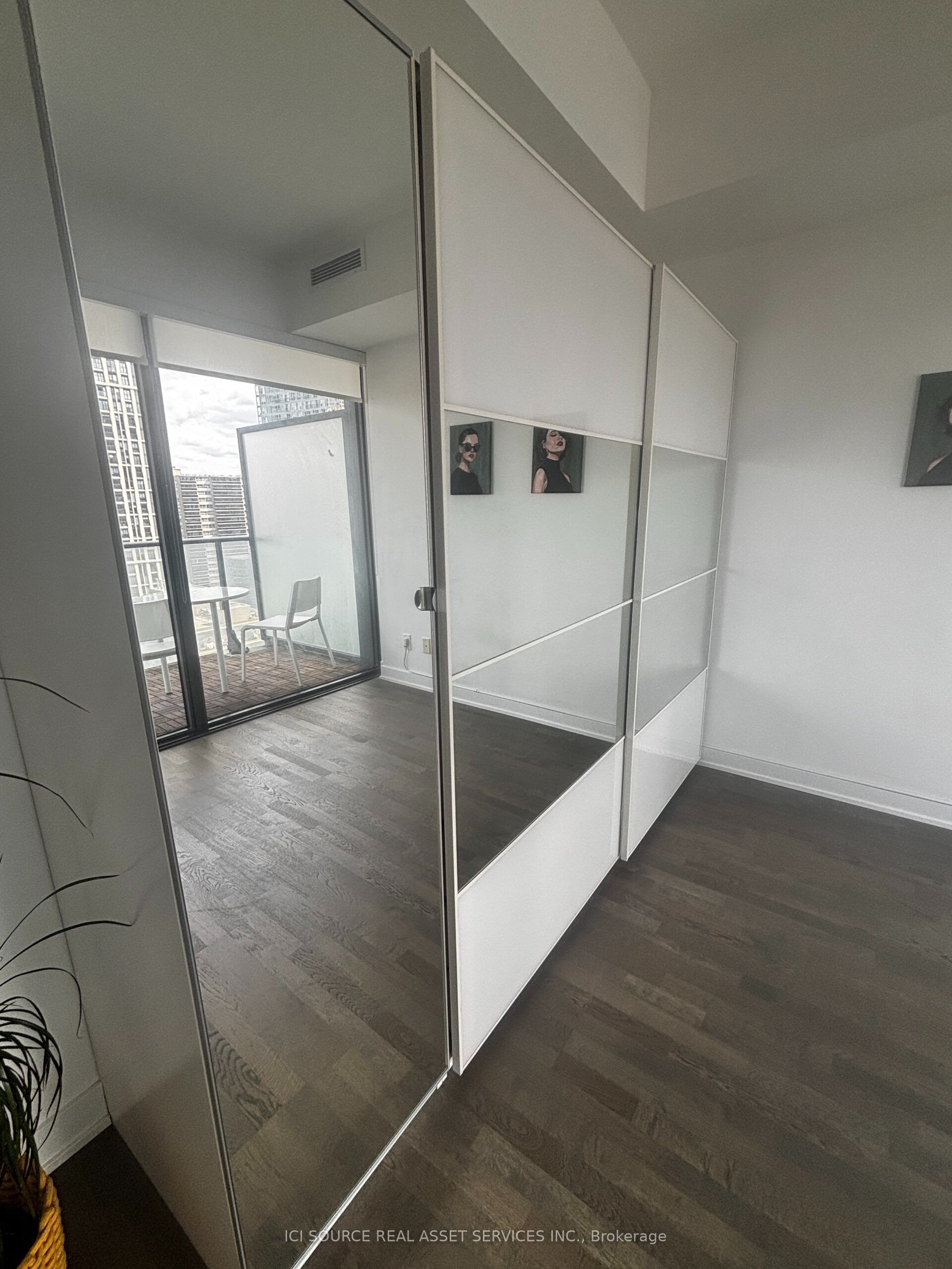 185 Roehampton Avenue 1304, Toronto, ON M4P 1R4 photo 4