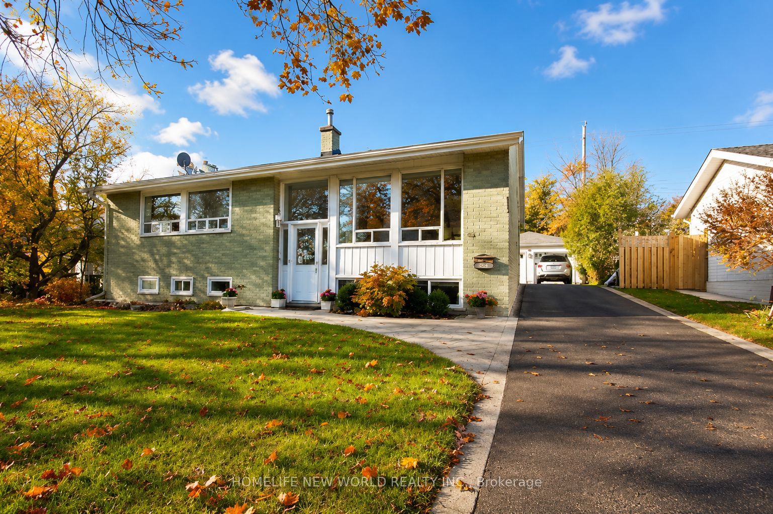 54 Southwell Drive, Toronto, ON M3B 2N9