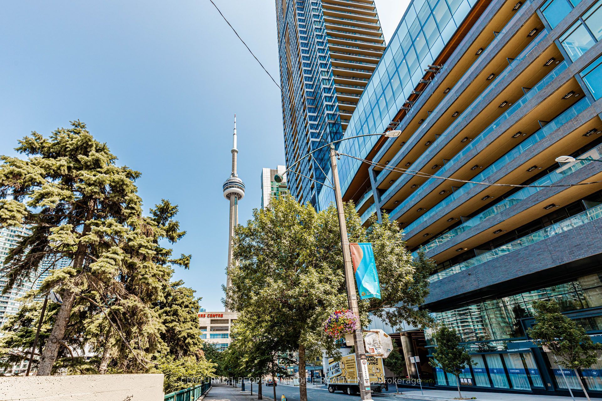 3 Concord Way 2703, Toronto, ON M5V 0X3 photo 2