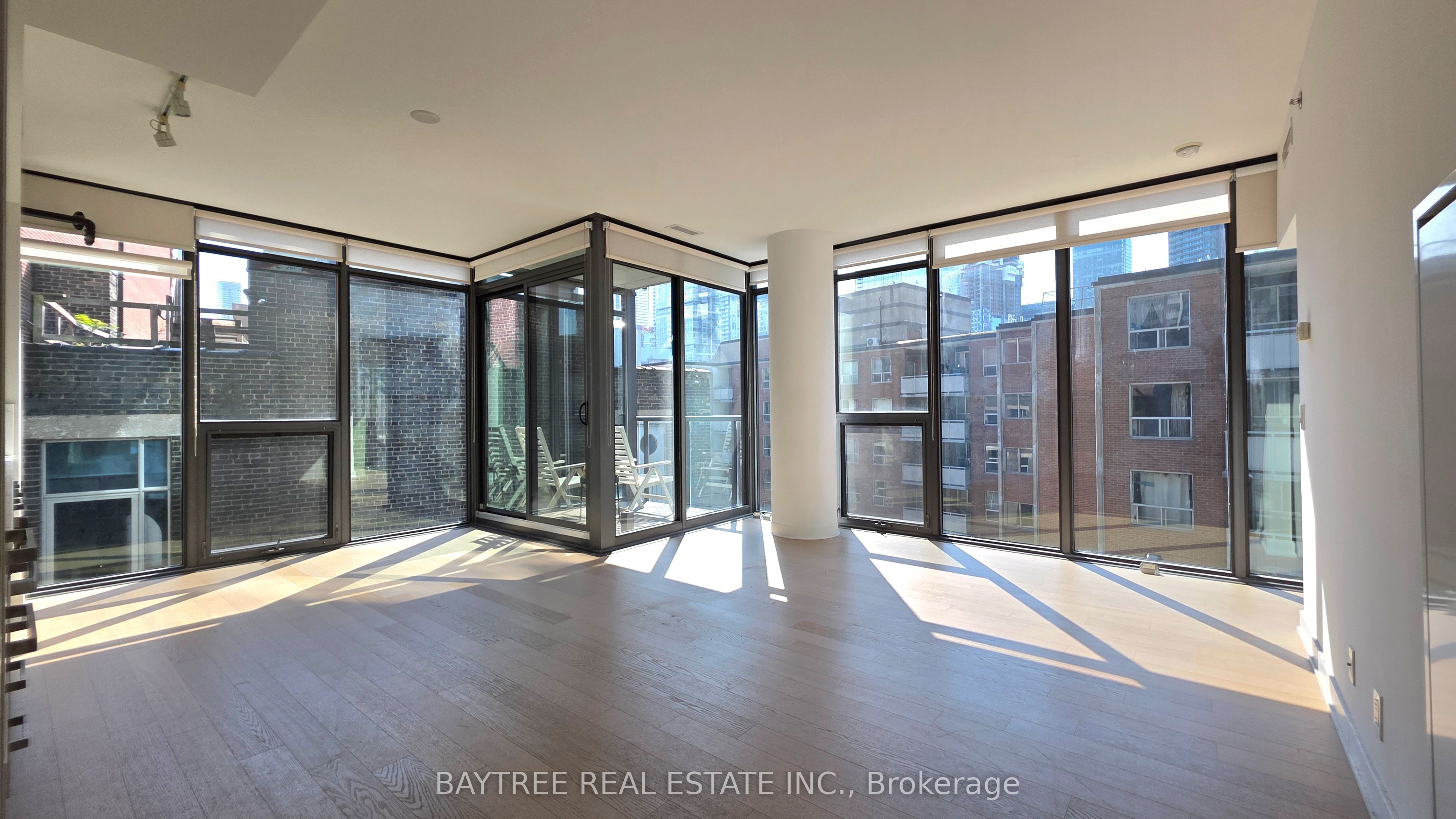 15 Beverley Street 608, Toronto, ON M5T 0B3