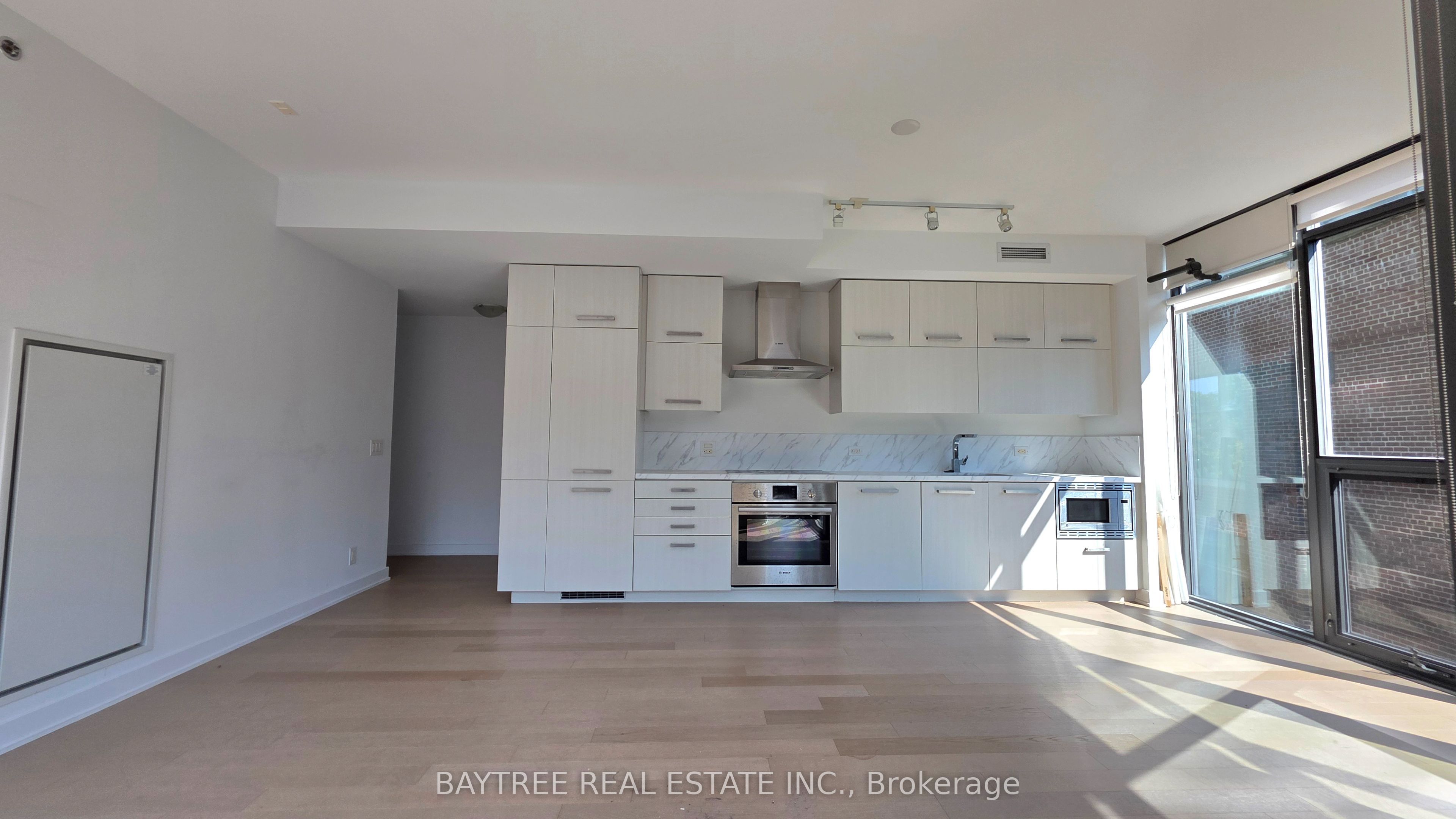 15 Beverley Street 608, Toronto, ON M5T 0B3 photo 2