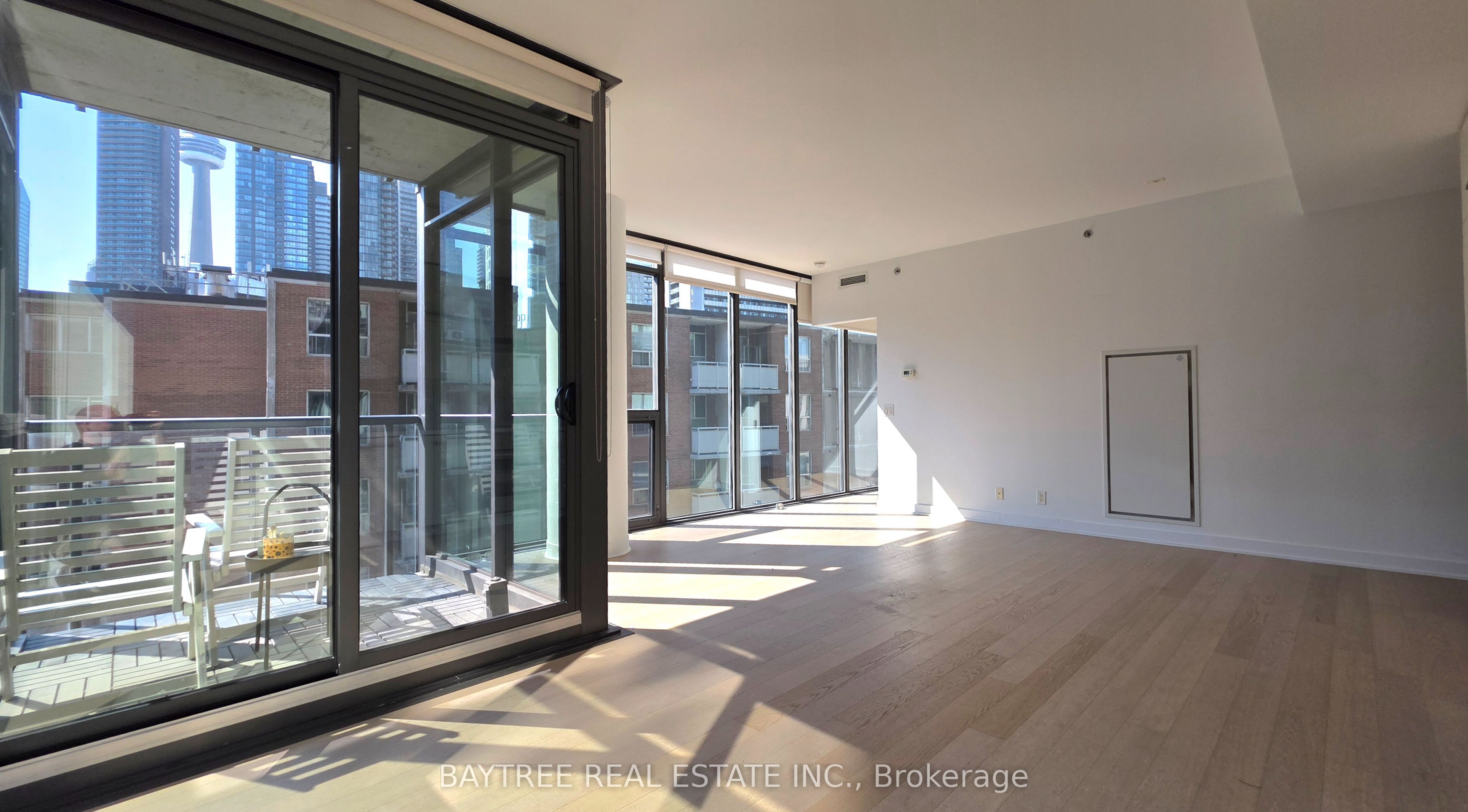 15 Beverley Street 608, Toronto, ON M5T 0B3 photo 3