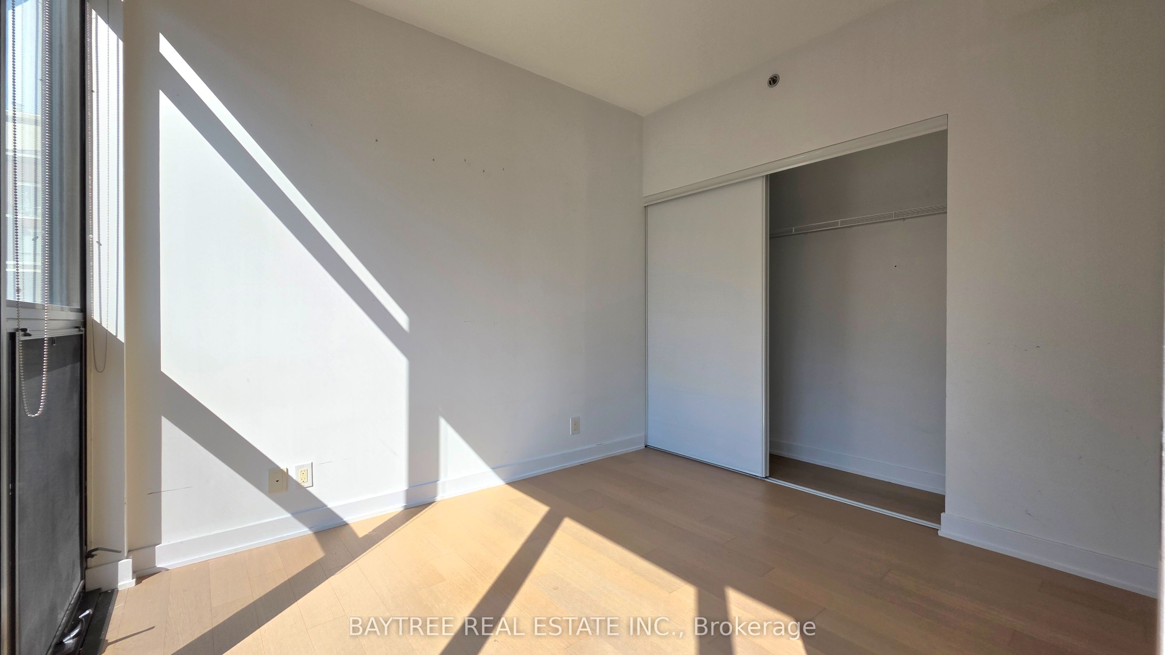 15 Beverley Street 608, Toronto, ON M5T 0B3 photo 4