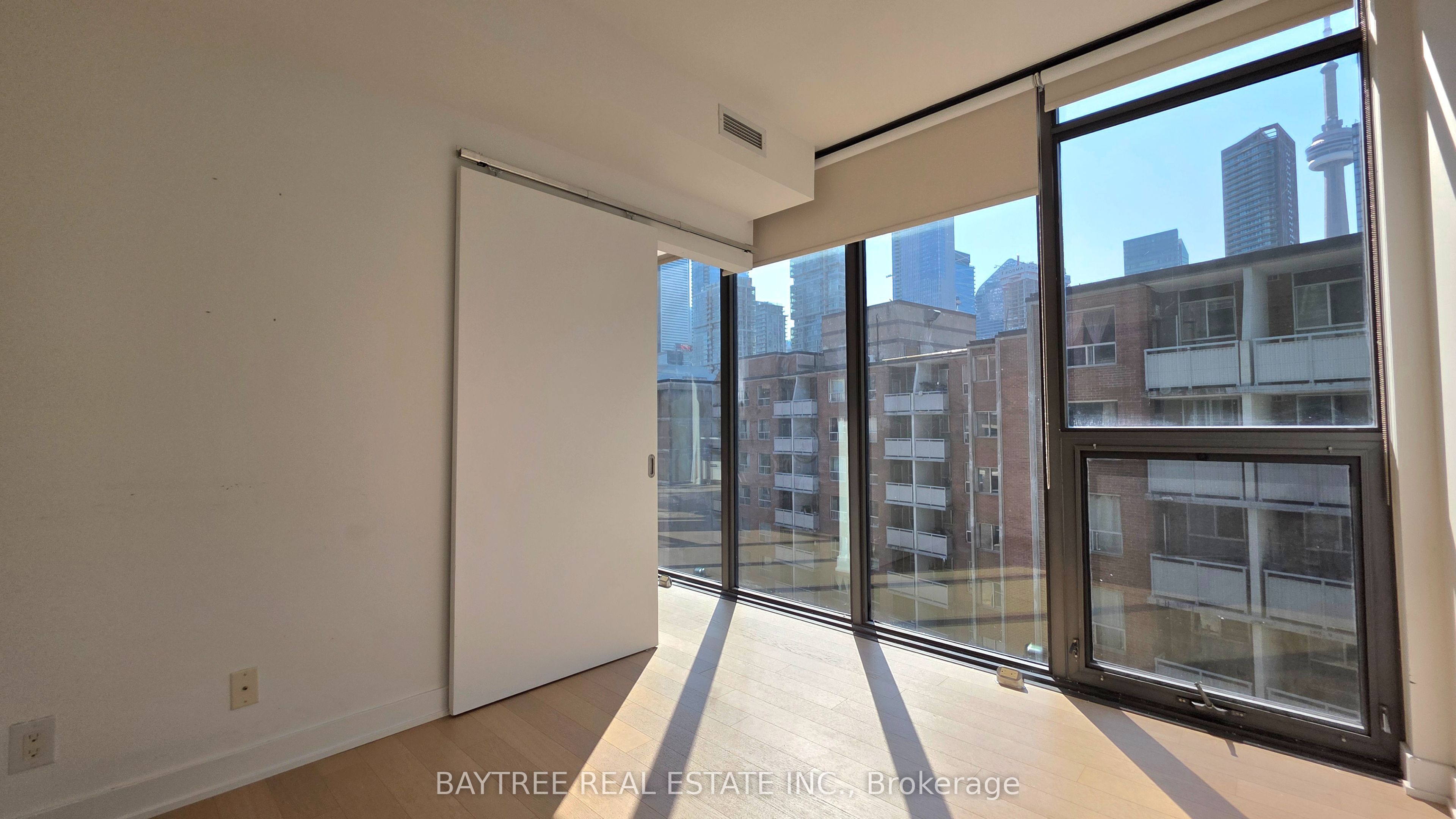 15 Beverley Street 608, Toronto, ON M5T 0B3 photo 5