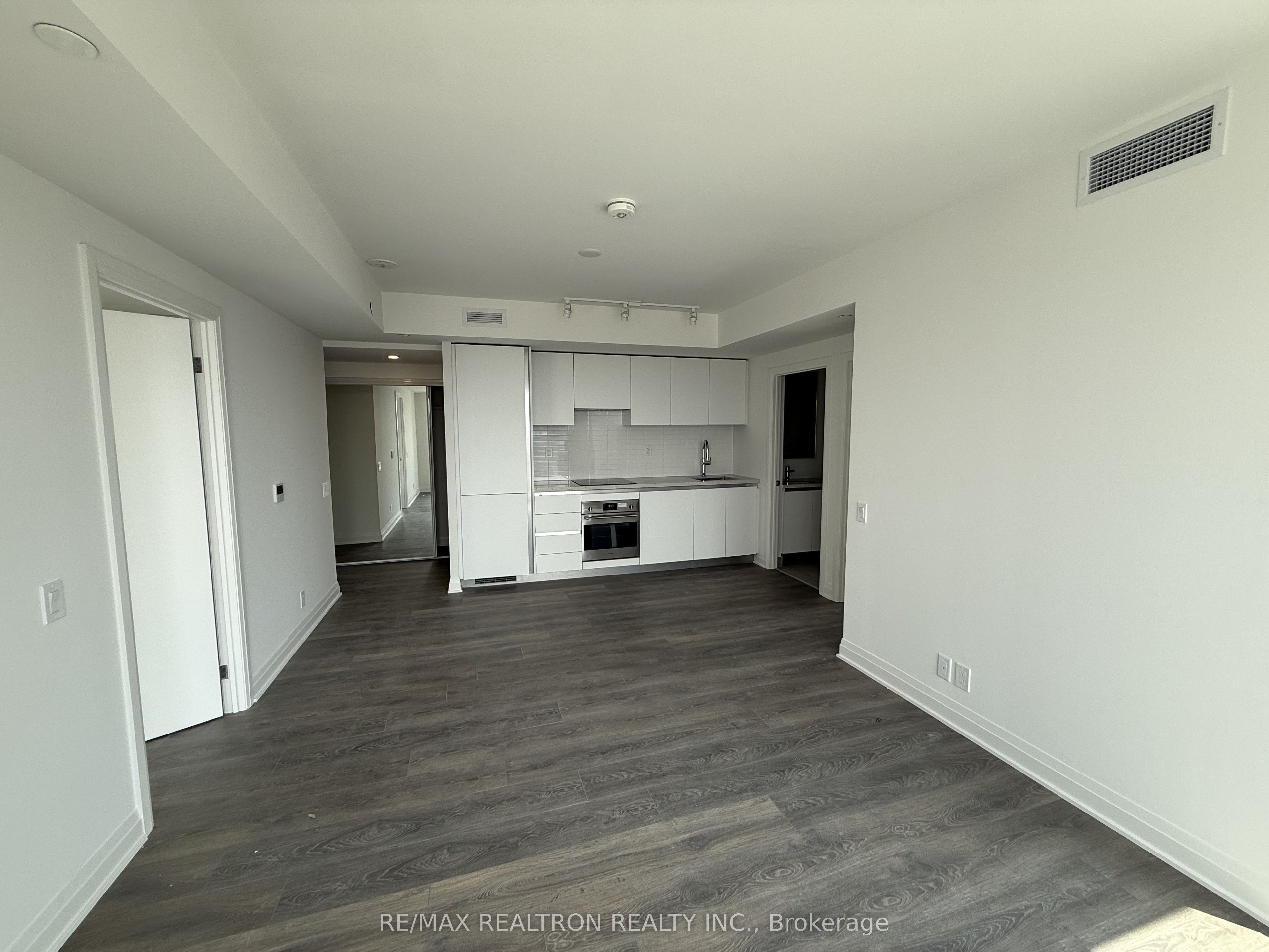 25 Frederick Todd Way 910, Toronto, ON M4G 0C9 photo 2