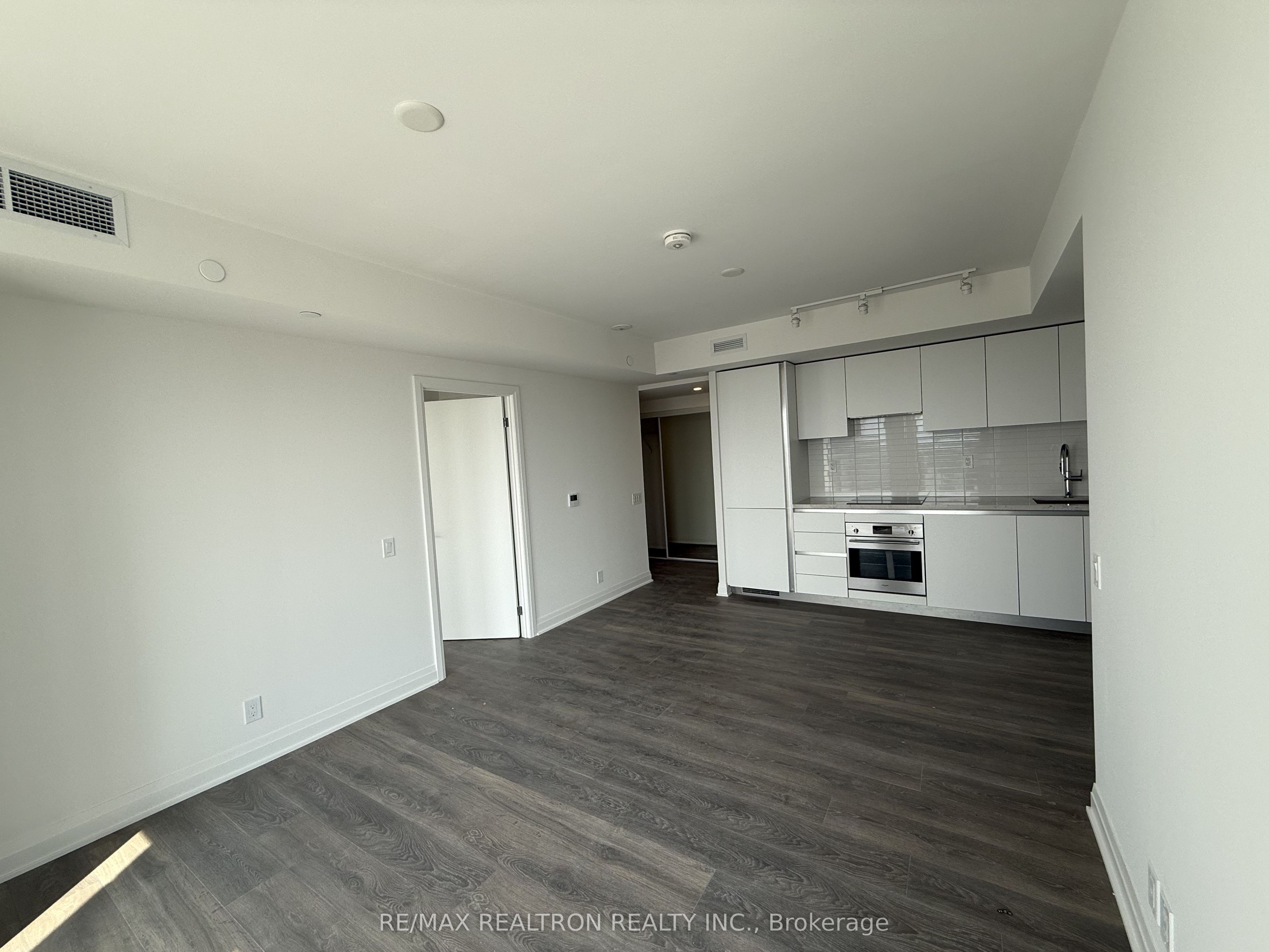25 Frederick Todd Way 910, Toronto, ON M4G 0C9 photo 3