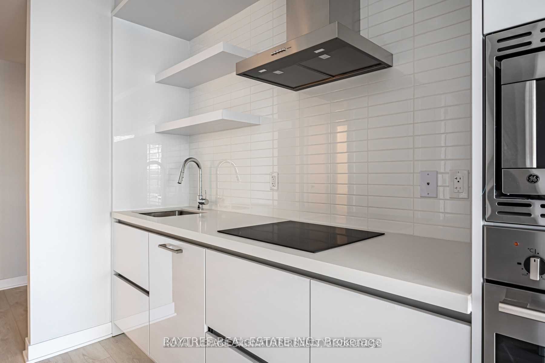 2221 Yonge Street 2710, Toronto, ON M4S 2B4 photo 2