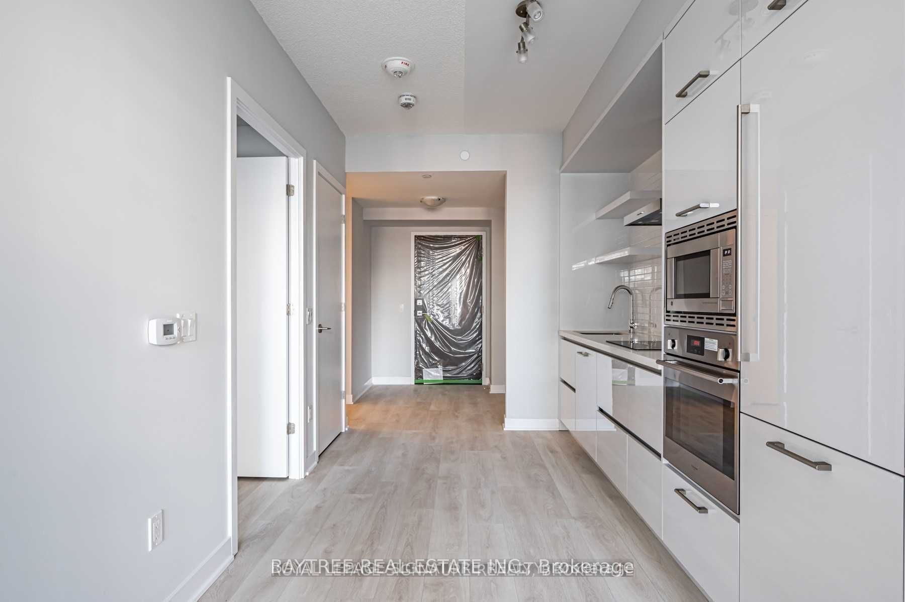 2221 Yonge Street 2710, Toronto, ON M4S 2B4 photo 4