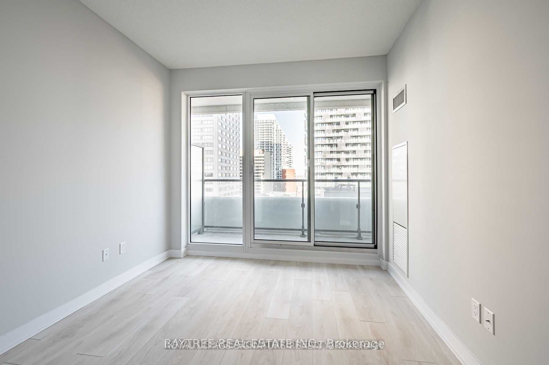 2221 Yonge Street 2710, Toronto, ON M4S 2B4 photo 5