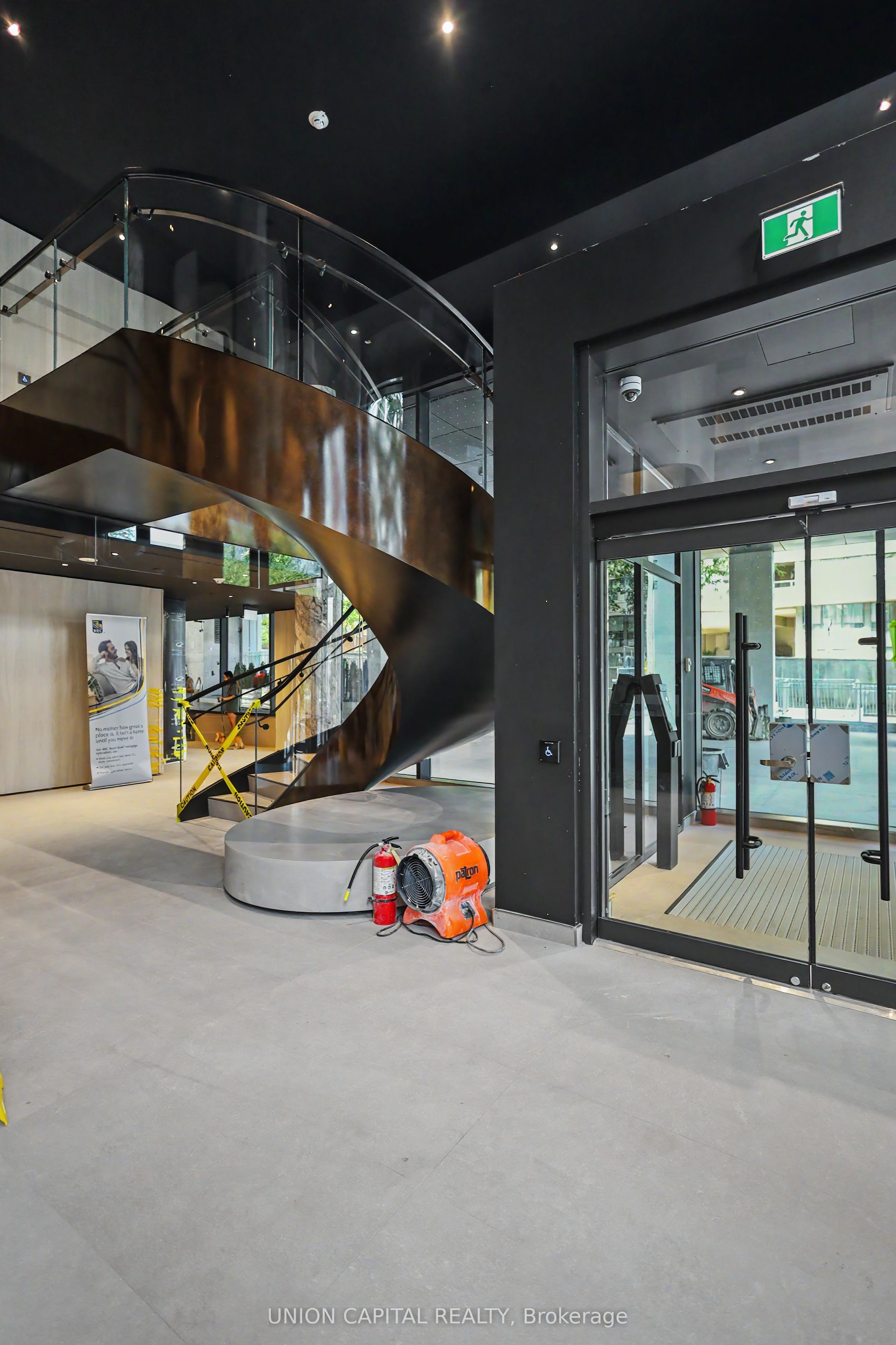91 Montclair Avenue 1508, Toronto, ON M5P 0B1 photo 4