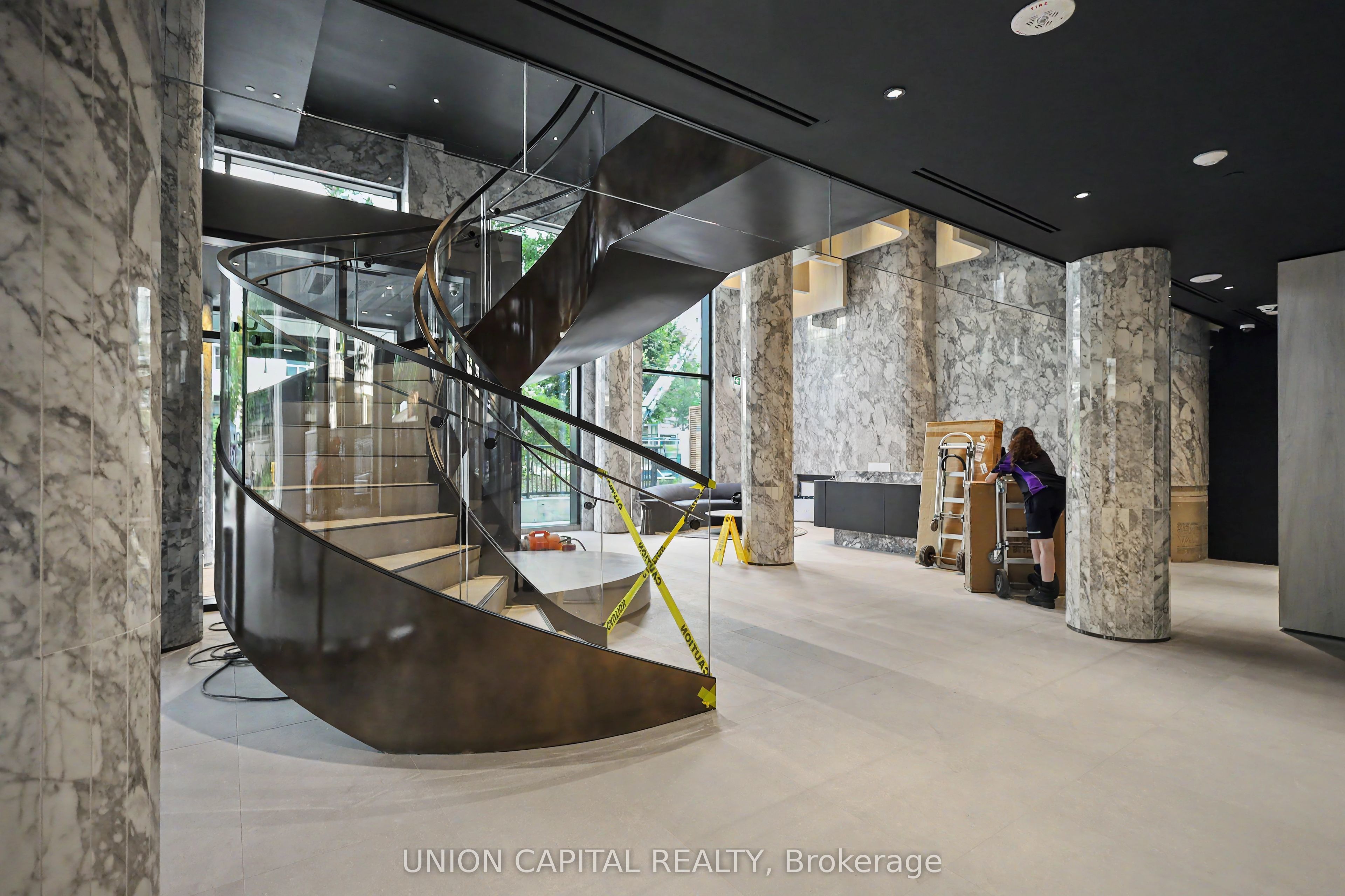91 Montclair Avenue 1508, Toronto, ON M5P 0B1 photo 5