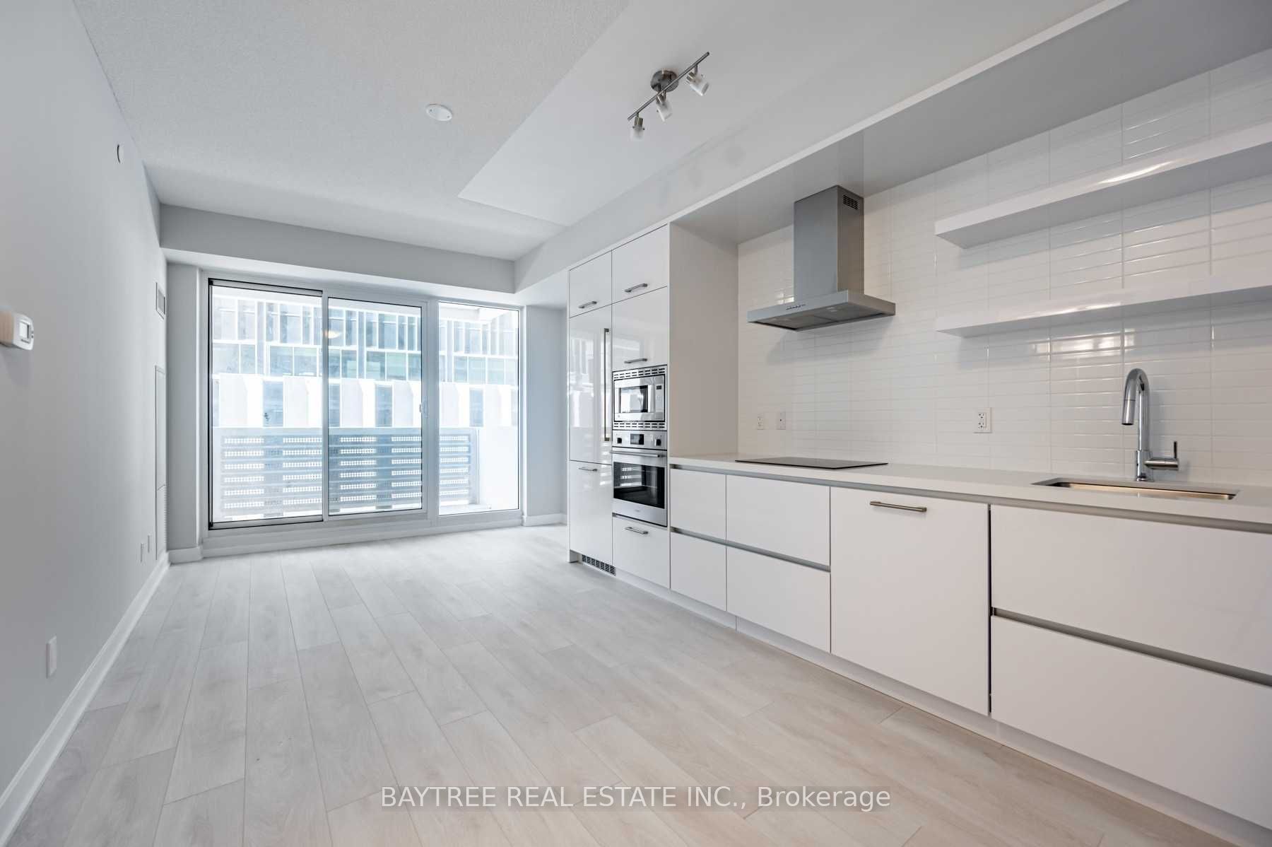 2221 Yonge Street 310, Toronto, ON M4S 2B4