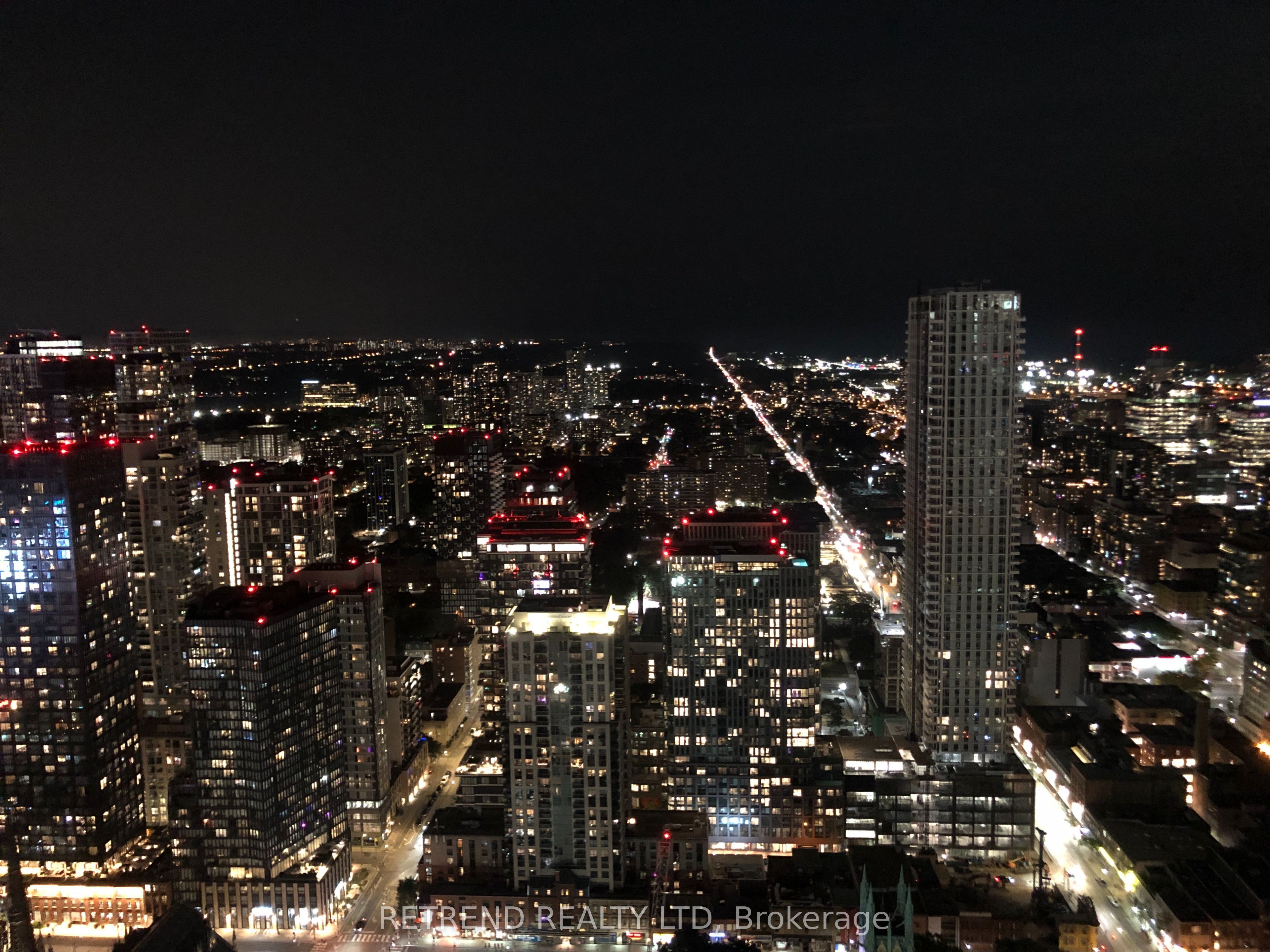 197 Yonge Street 4704, Toronto, ON M5B 0C1 photo 2