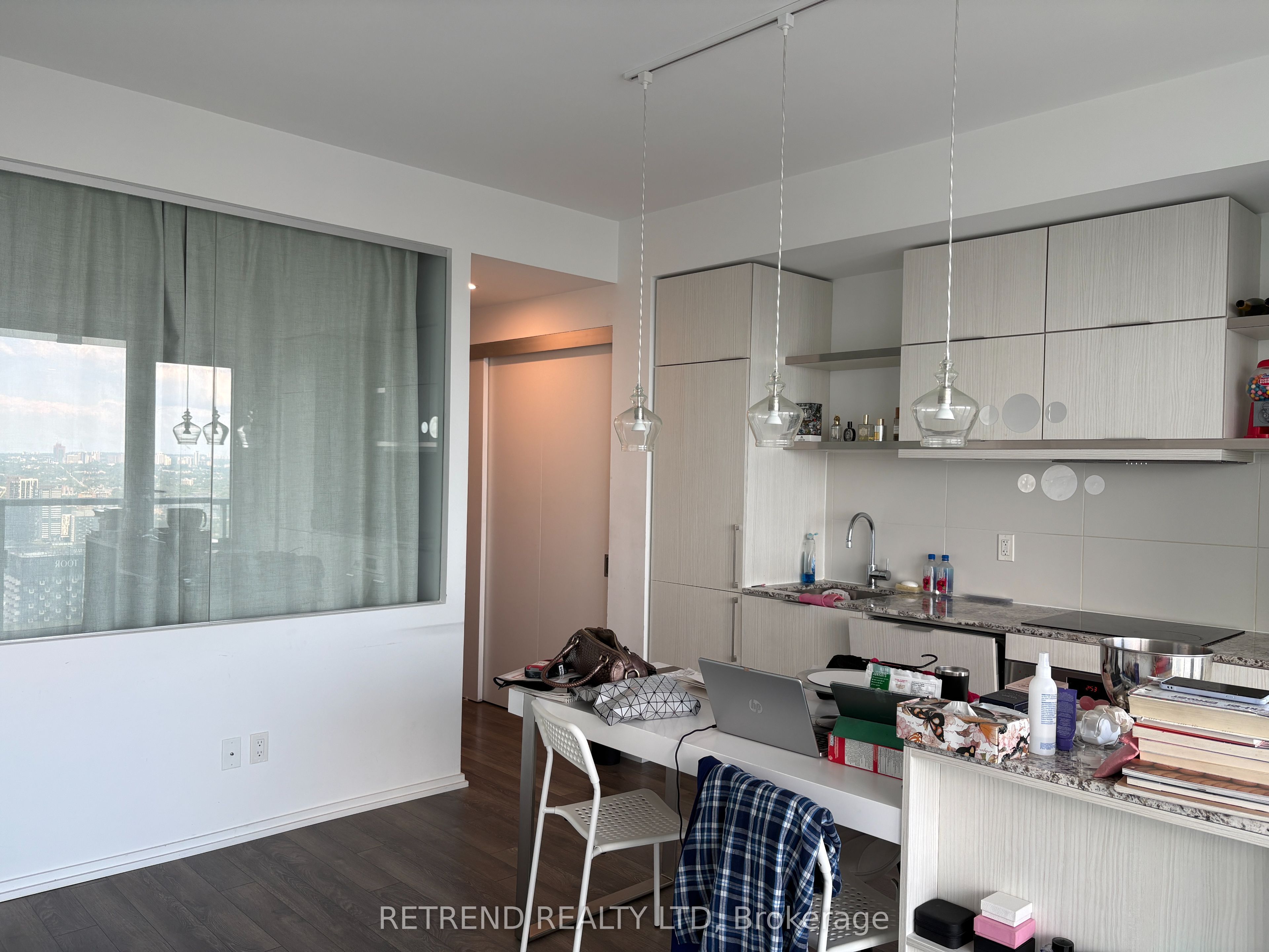 197 Yonge Street 4704, Toronto, ON M5B 0C1 photo 3