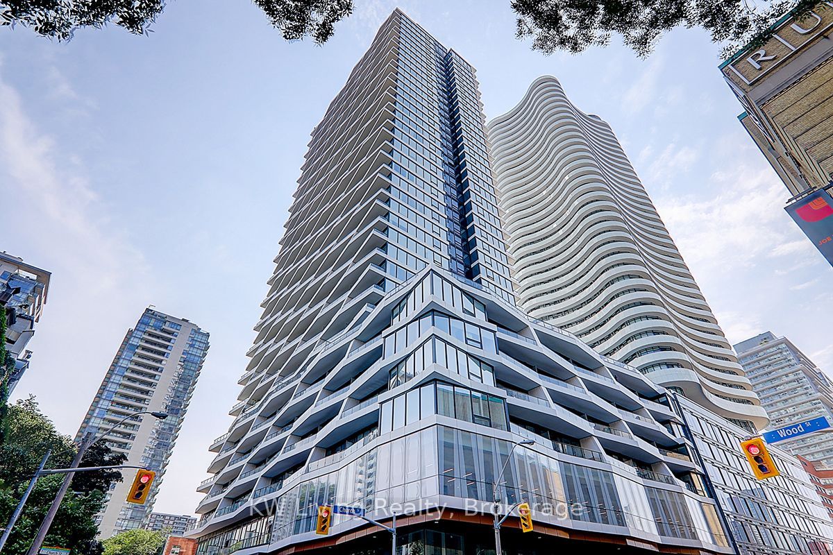 85 Wood Street 4203, Toronto, ON M4Y 0E8