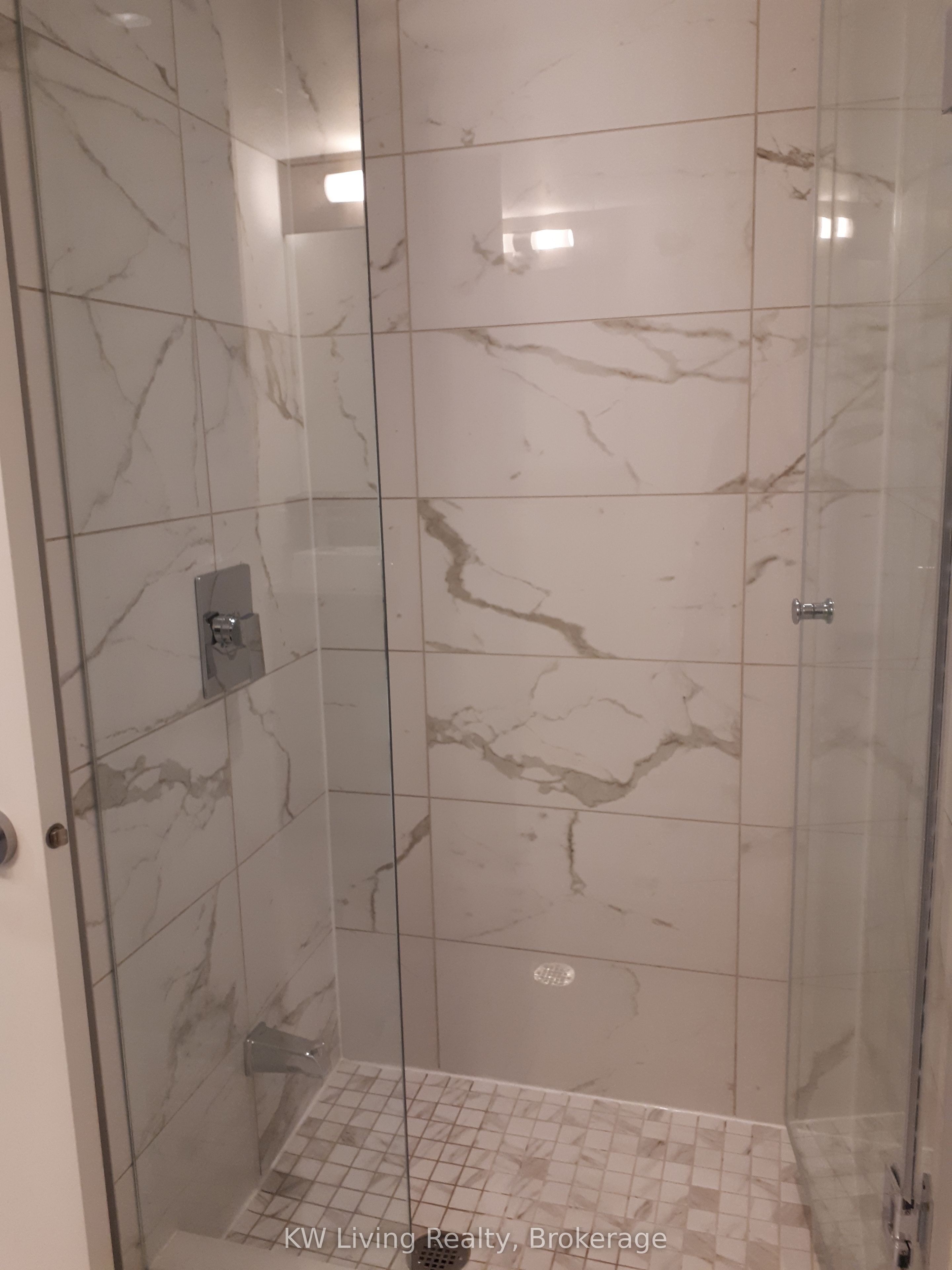 85 Wood Street 4203, Toronto, ON M4Y 0E8 photo 3