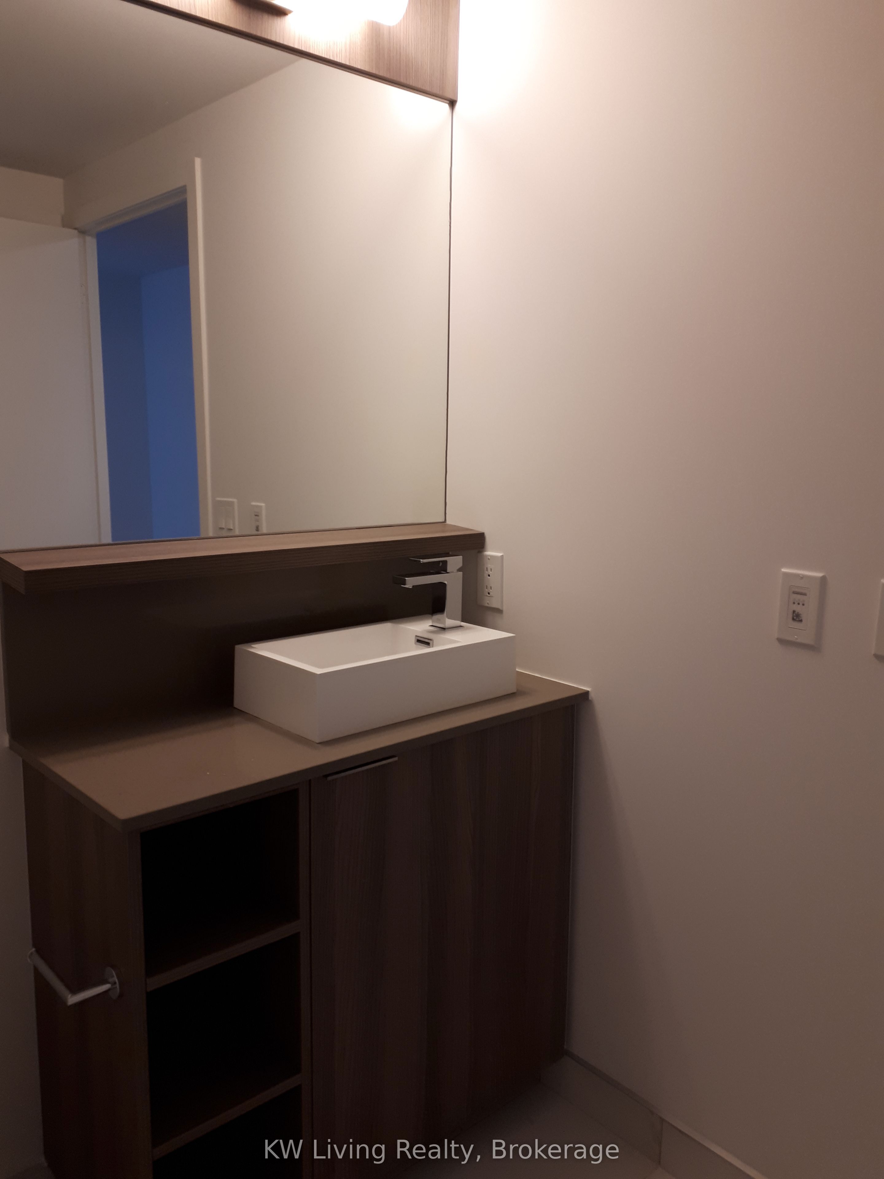 85 Wood Street 4203, Toronto, ON M4Y 0E8 photo 4