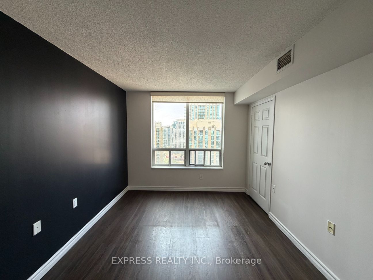 35 Finch Avenue E 2211, Toronto, ON M2N 6Z8 photo 2