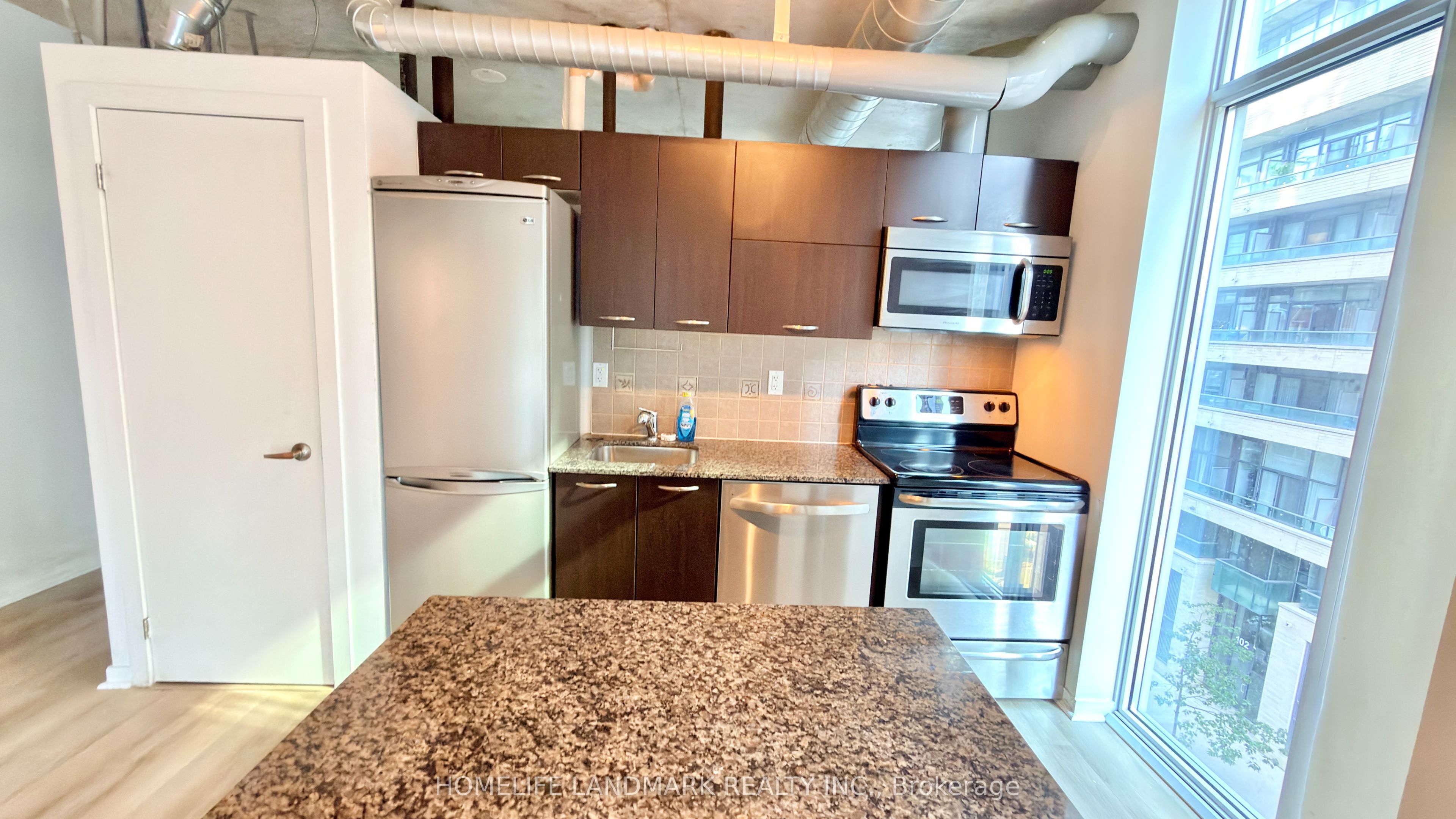 150 Sudbury Street 526, Toronto, ON M6J 3G2 photo 4