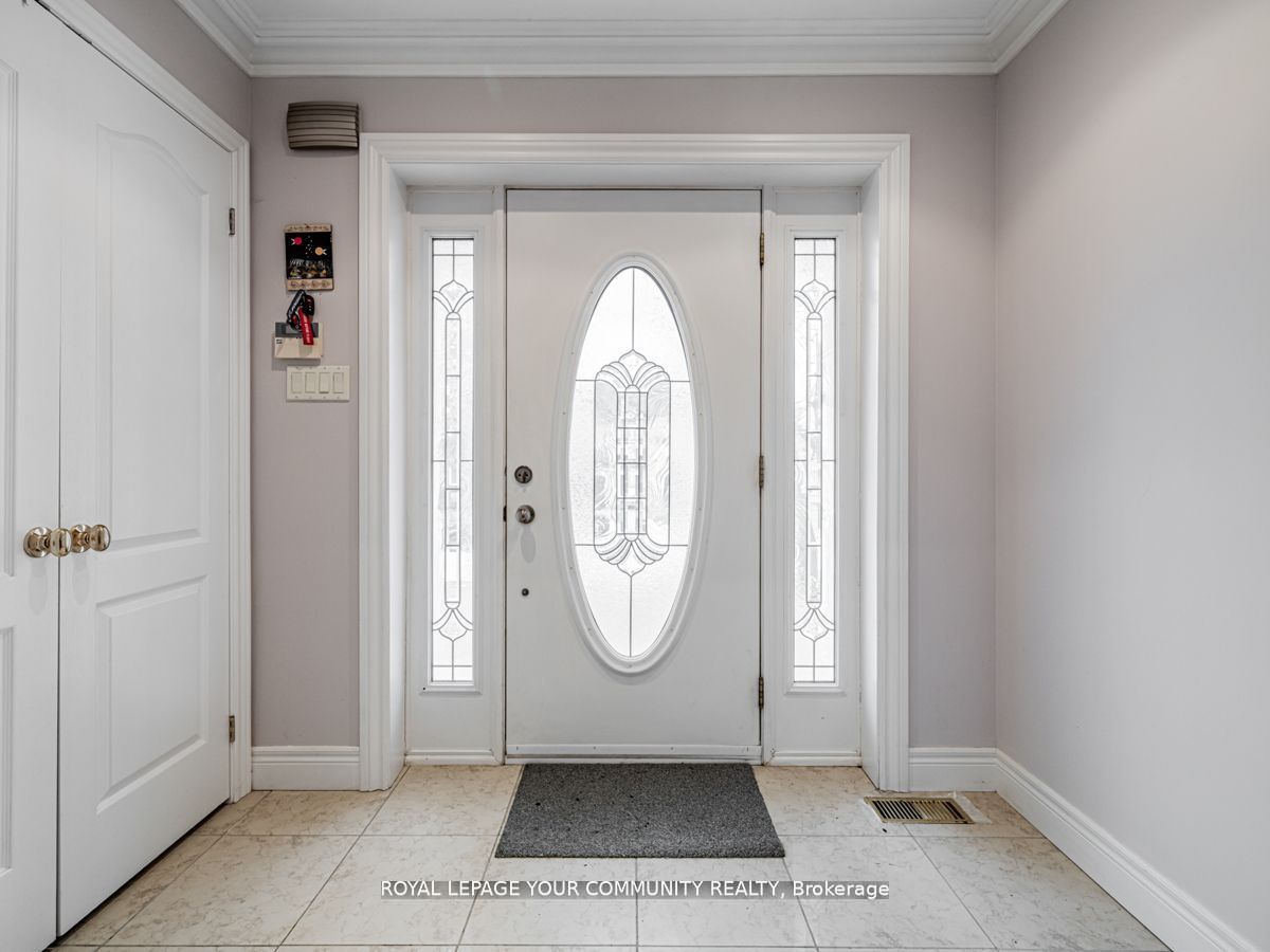 9 Robson Place E, Toronto, ON M2R 2Y3 photo 4