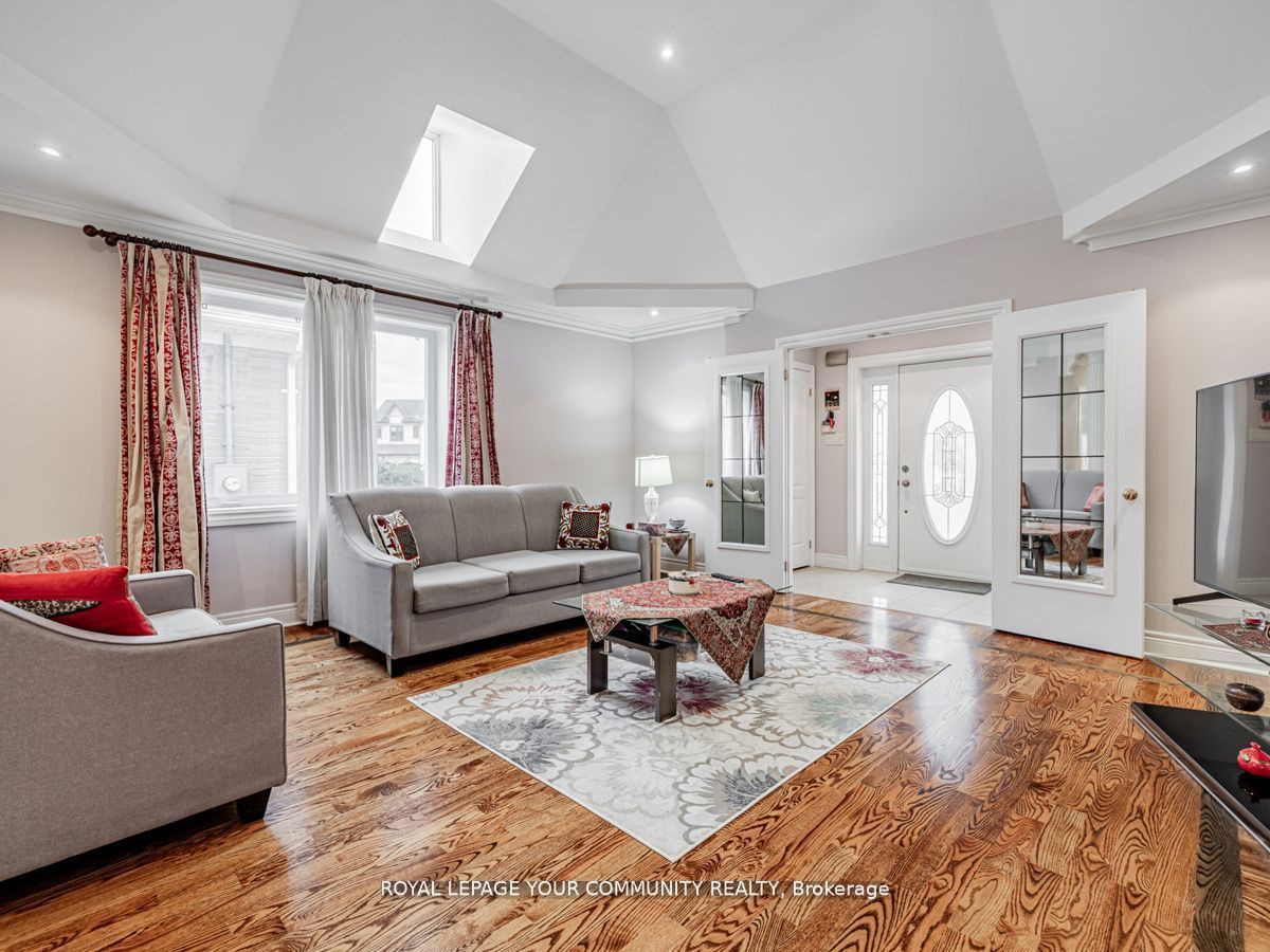 9 Robson Place E, Toronto, ON M2R 2Y3 photo 5