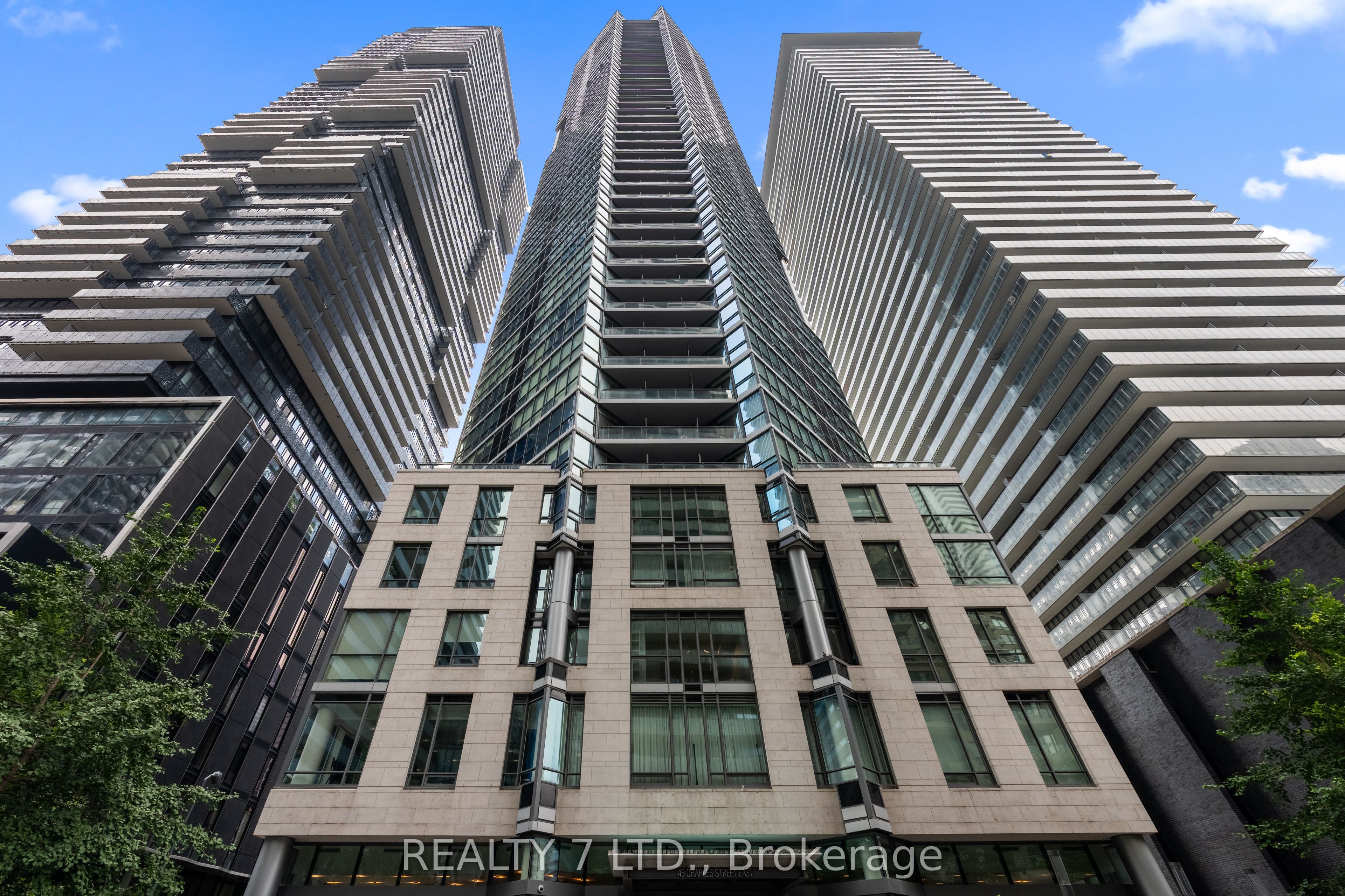 45 E Charles Street E 1808, Toronto, ON M4Y 0B8 photo 2