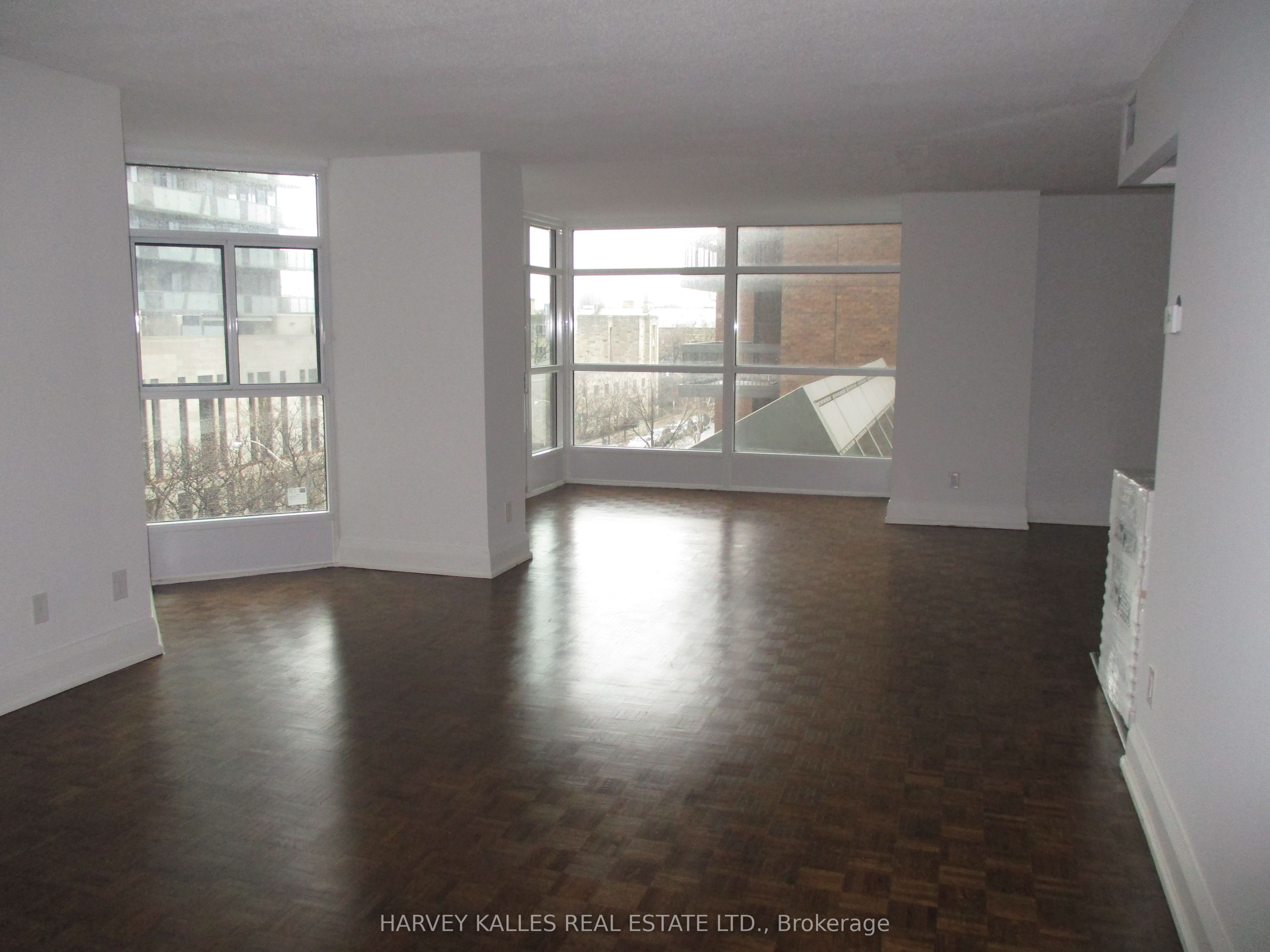 55 W Charles Street W 404, Toronto, ON M5S 2W9 photo 2