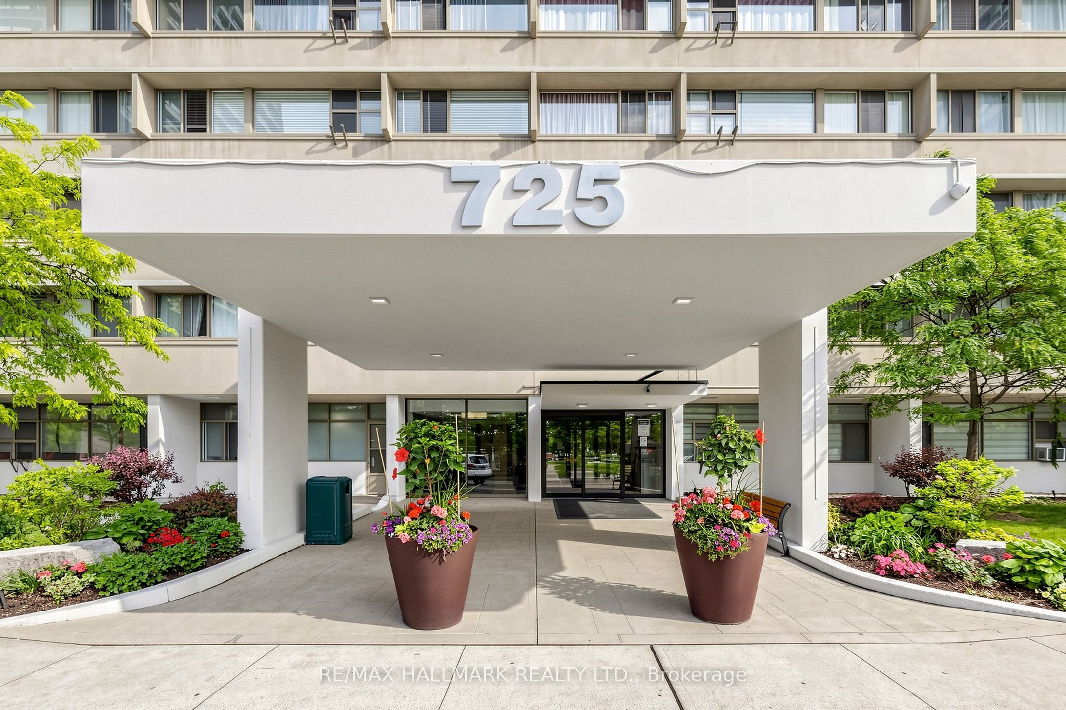 725 Don Mills Road 1401, Toronto, ON M3C 1S7 photo 2