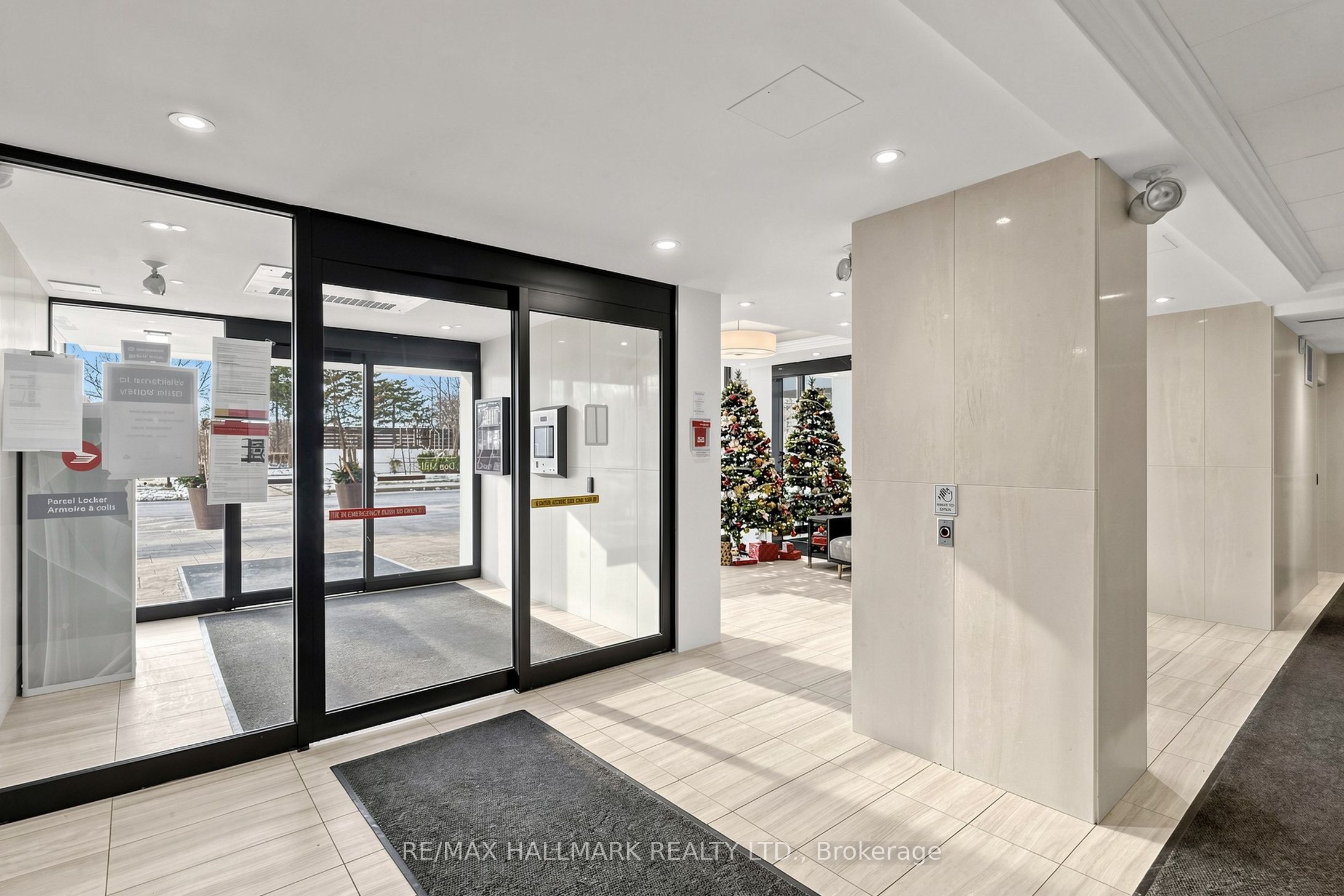 725 Don Mills Road 1401, Toronto, ON M3C 1S7 photo 3