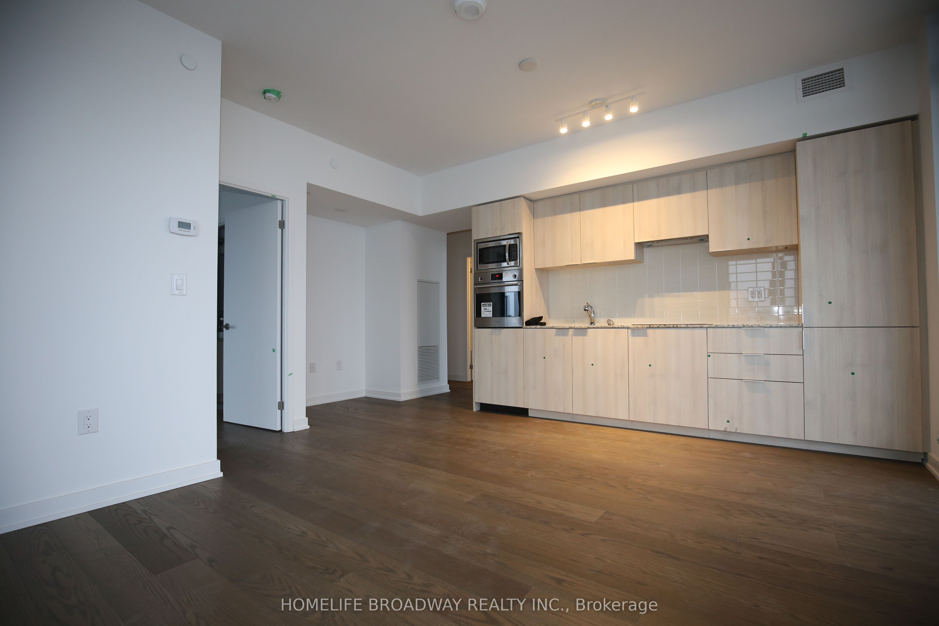 11 Wellesley Street W 5708, Toronto, ON M4Y 1E8 photo 2