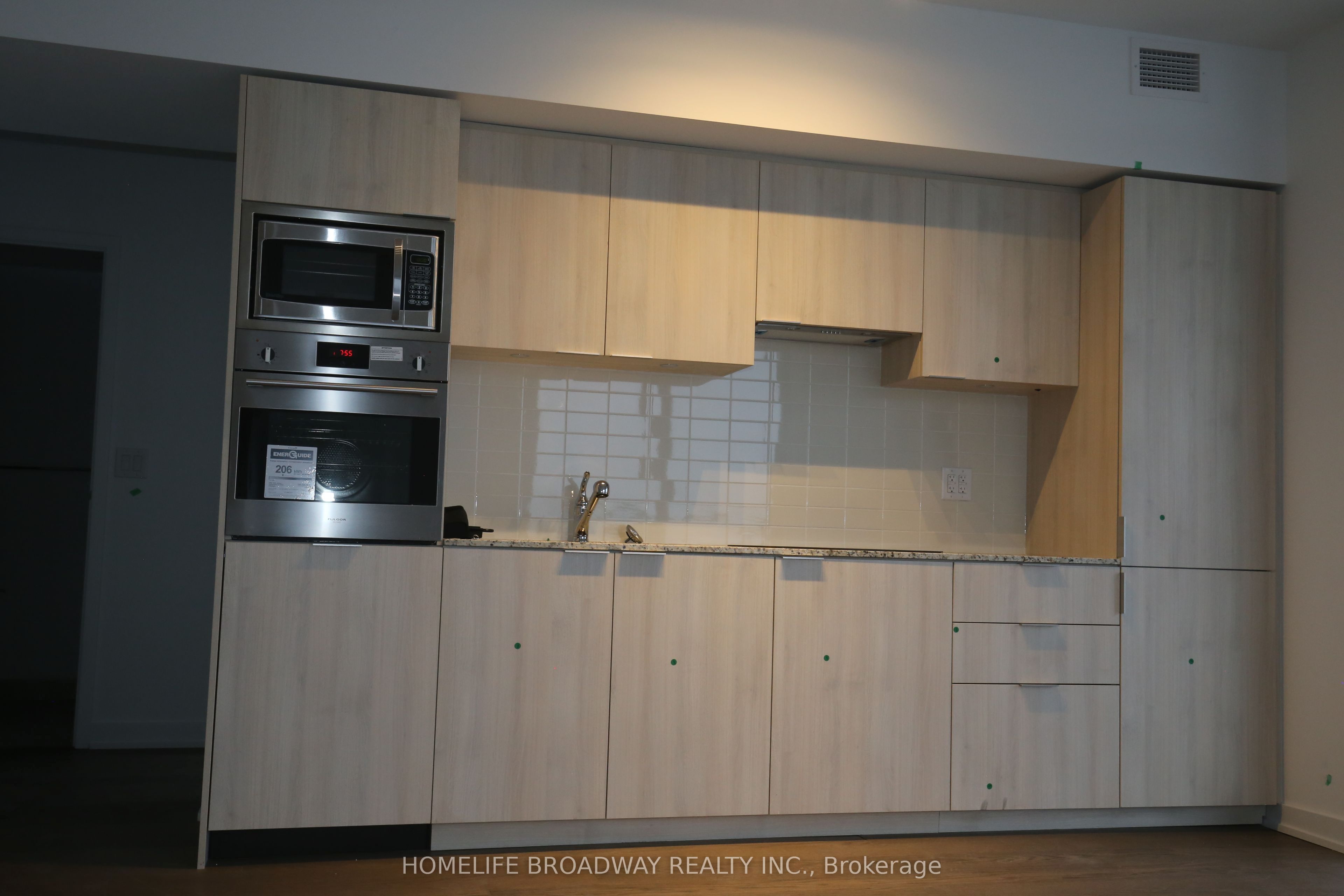 11 Wellesley Street W 5708, Toronto, ON M4Y 1E8 photo 3