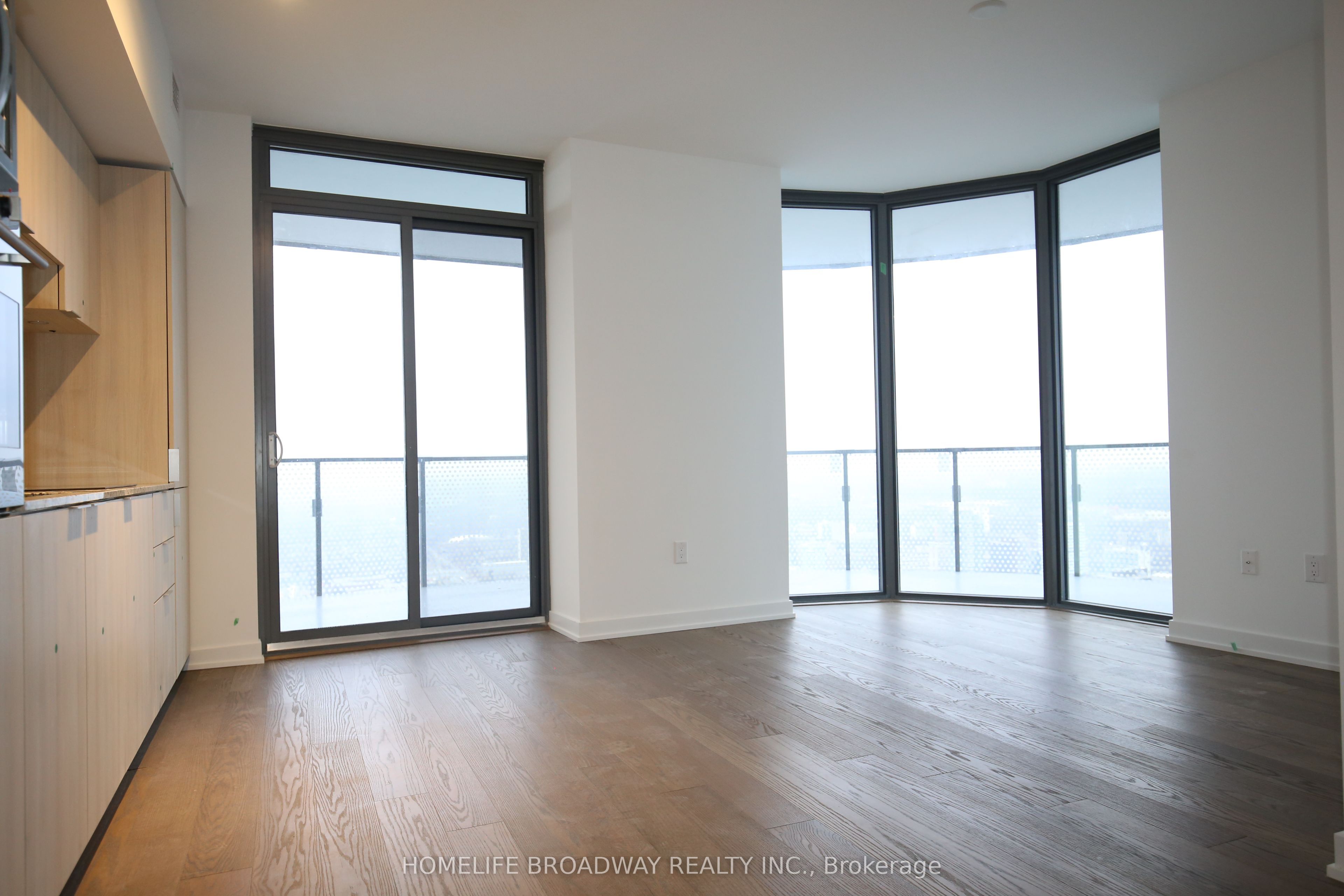 11 Wellesley Street W 5708, Toronto, ON M4Y 1E8 photo 4