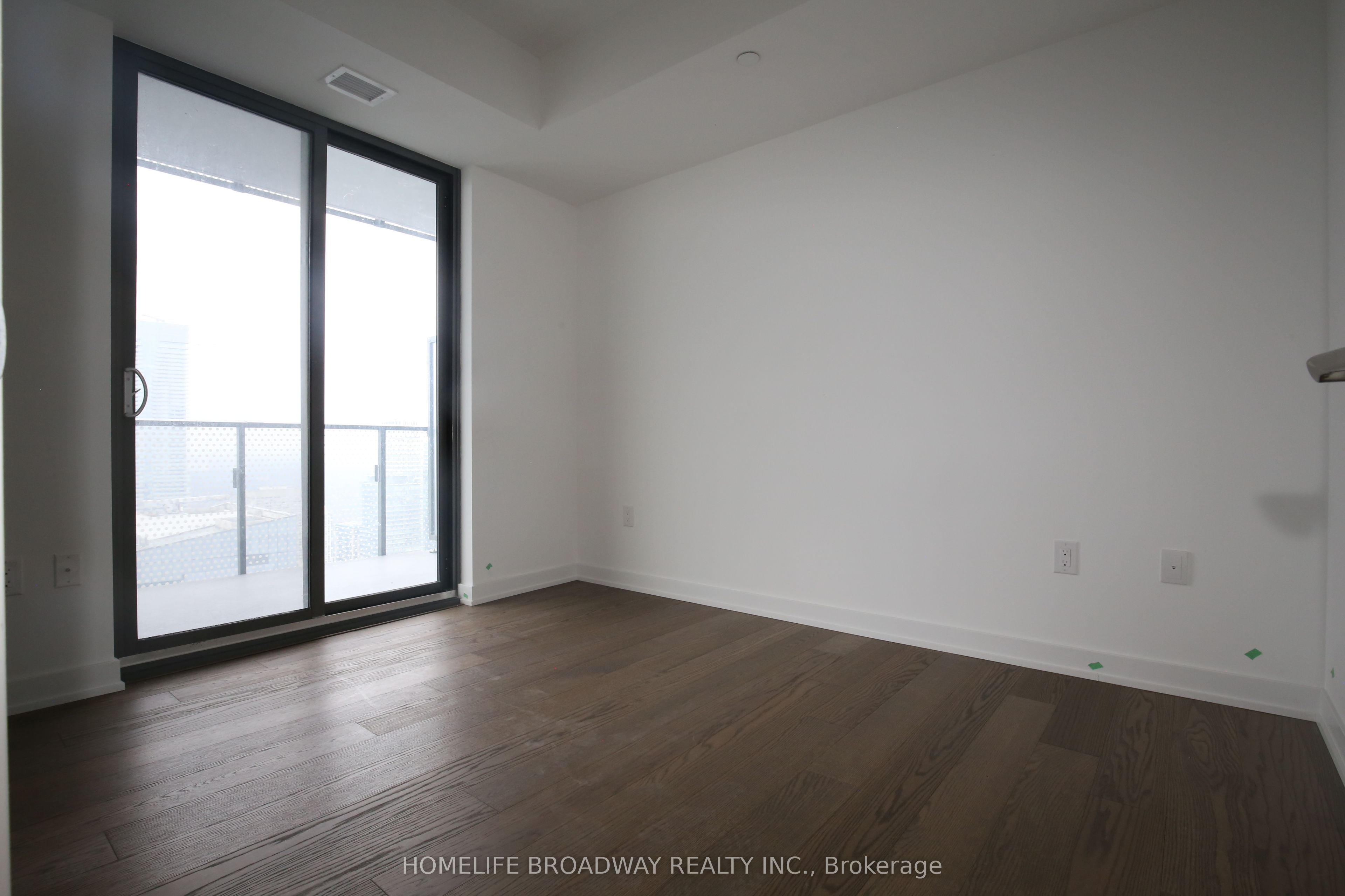 11 Wellesley Street W 5708, Toronto, ON M4Y 1E8 photo 5