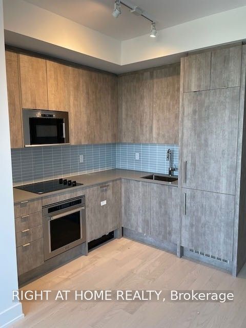 181 Bedford Road 1510, Toronto, ON M5R 0C2 photo 5