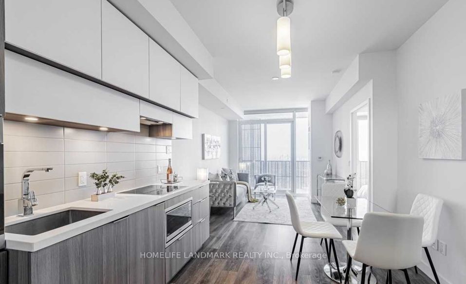 8 Eglinton Avenue E 5607, Toronto, ON M4P 1A6 photo 3