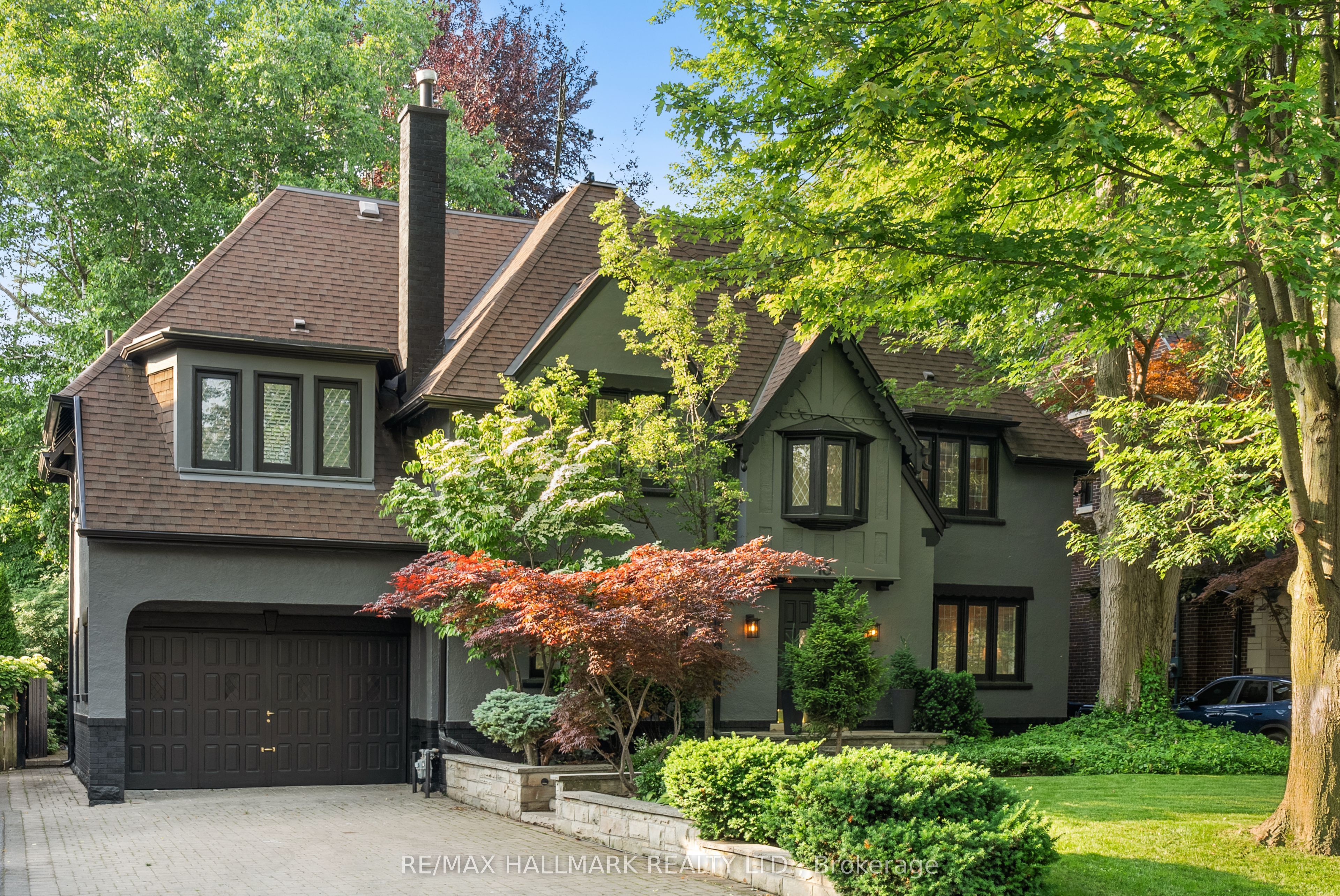 16 Elderwood Drive, Toronto, ON M5P 1W5 photo 2